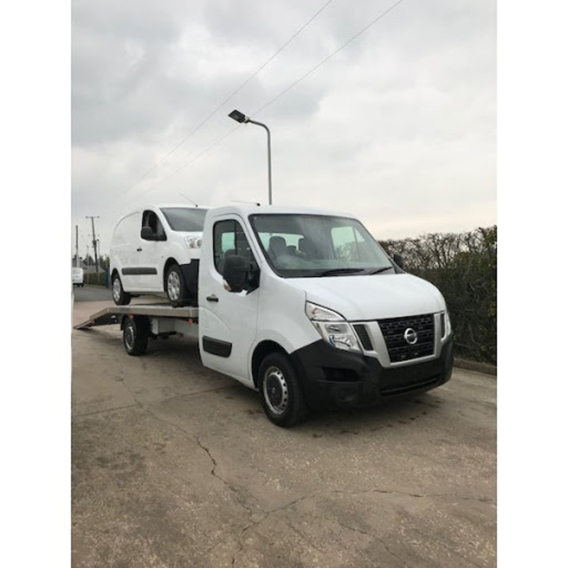 Reserve Met - Renault Master/NV400 2.3dci "Lwb Recovery / Transporter Truck -Lwb 17 Foot Alloy Body