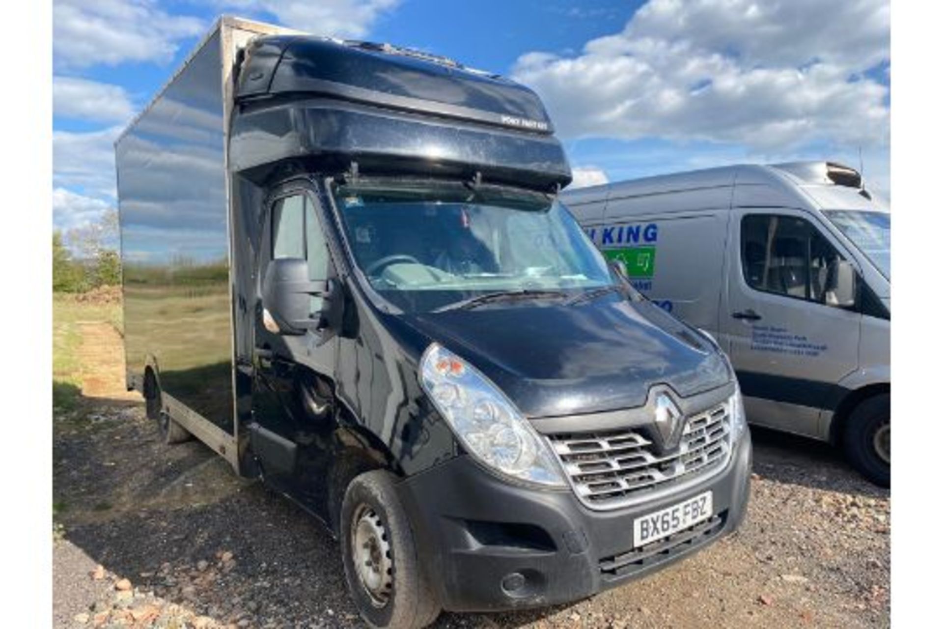 (Reserve Met) Renault Master 2.3 DCI LWB Luton Maxi Load - 6 Speed - 2016 Model - Sleeper Pod