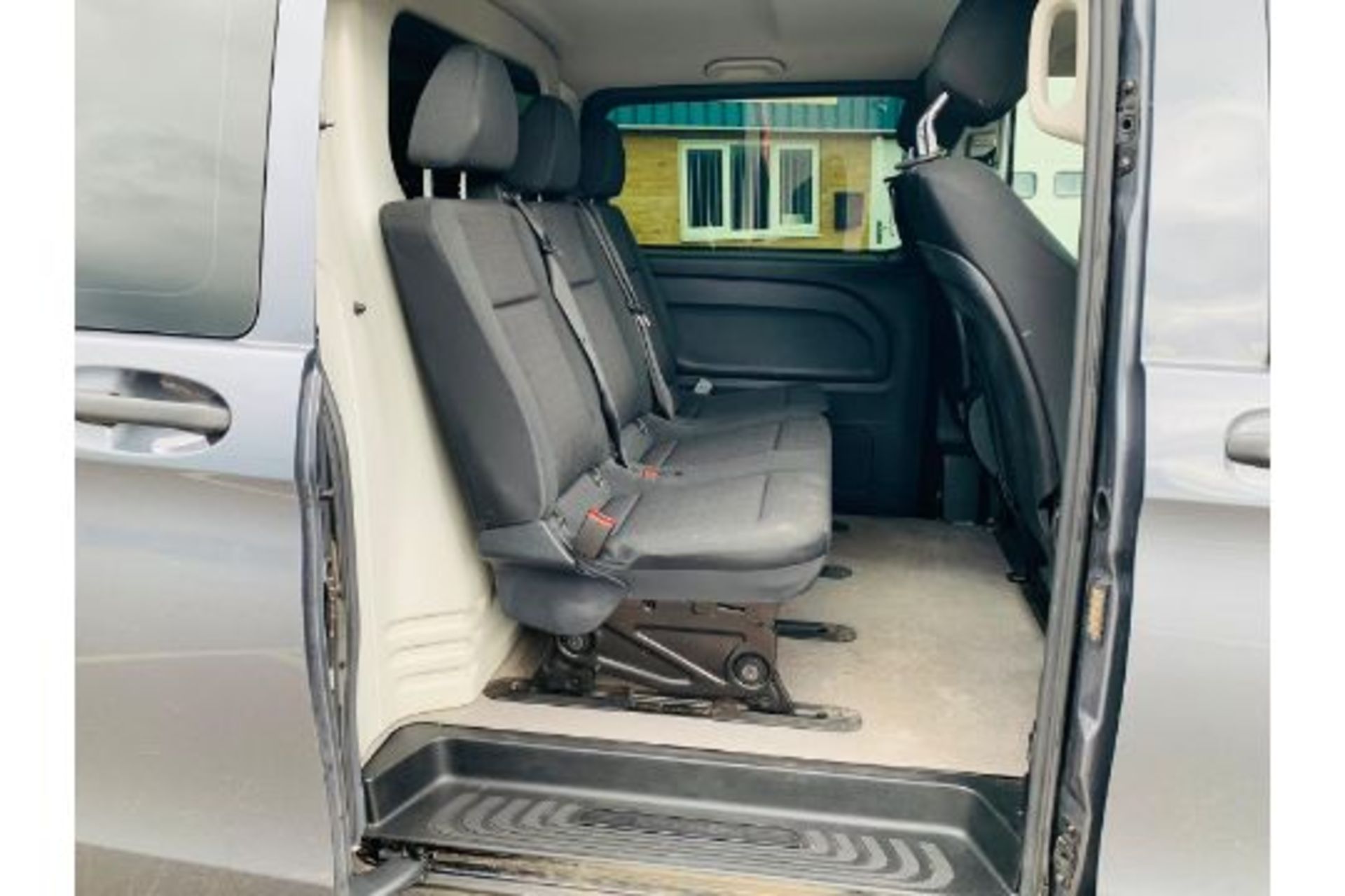 Mercedes Vito 114 Bluetec Dualiner/Crew Van - Auto - Air Con - 2018 Model- 1 Owner From New - Image 13 of 18