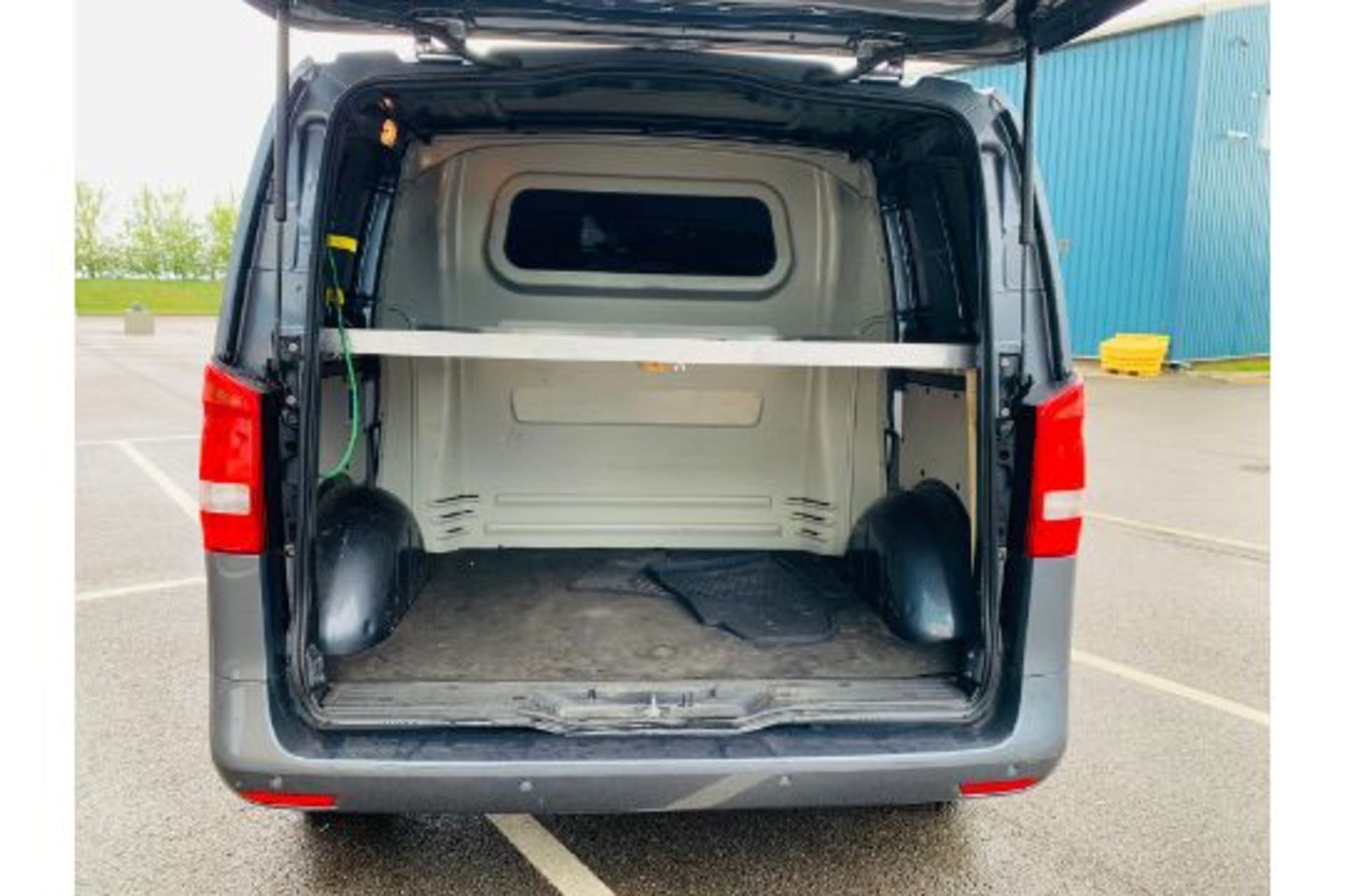 Mercedes Vito 114 Bluetec Dualiner/Crew Van - Auto - Air Con - 2018 Model- 1 Owner From New - Image 7 of 18