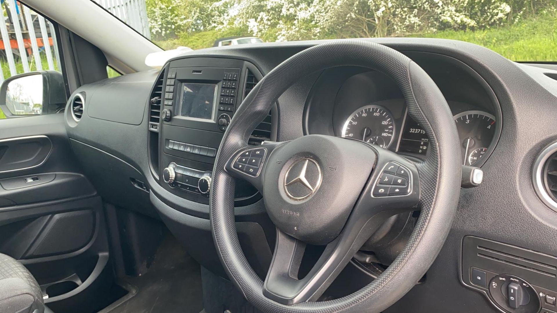 (Reserve Met) Mercedes Vito 116 CDI XLWB "V Class'' 8 Seater Tourer - Auto - 2018 18 Reg - Air Con - Image 14 of 19