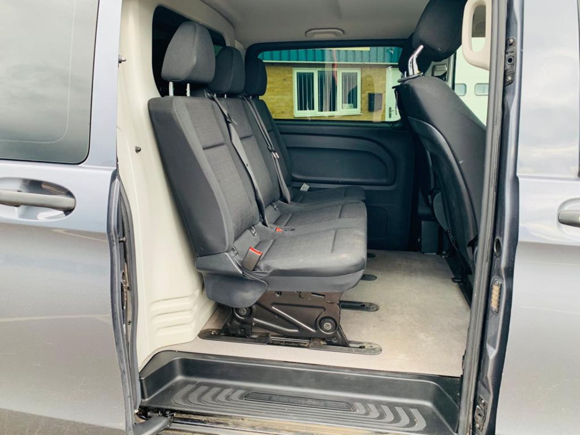 Mercedes Vito 114 Bluetec Dualiner/Crew Van - Auto - Air Con - 2018 Model- 1 Owner From New - Image 4 of 10