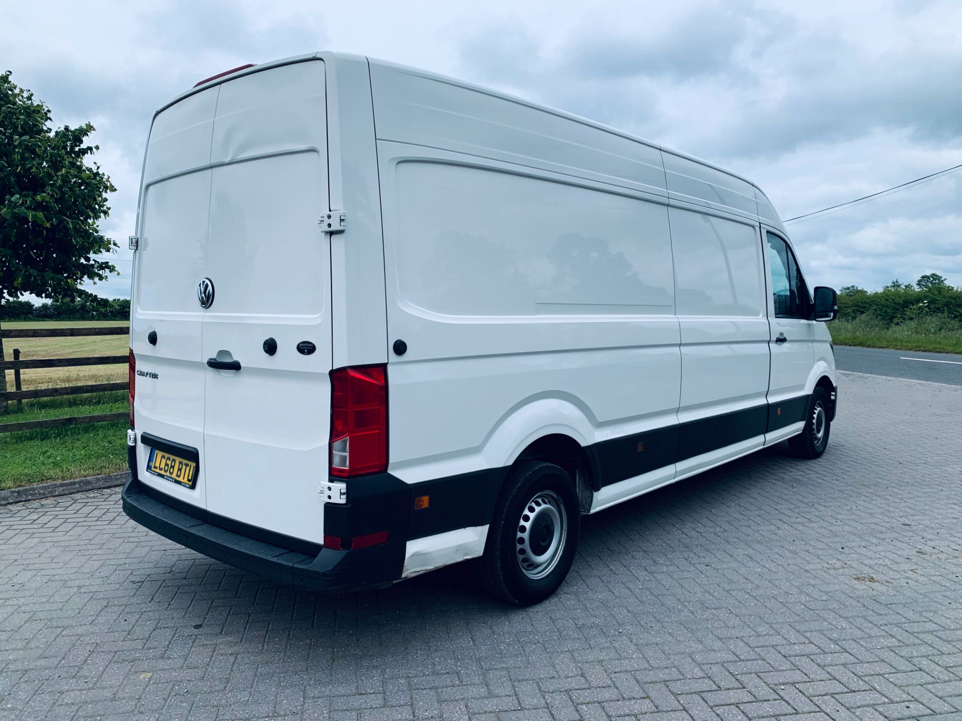 Volkswagen Crafter CR35 2.0 TDI Trendline 2019 Model LWB - ULEZ Compliant - Euro 6 - Service History - Image 3 of 27