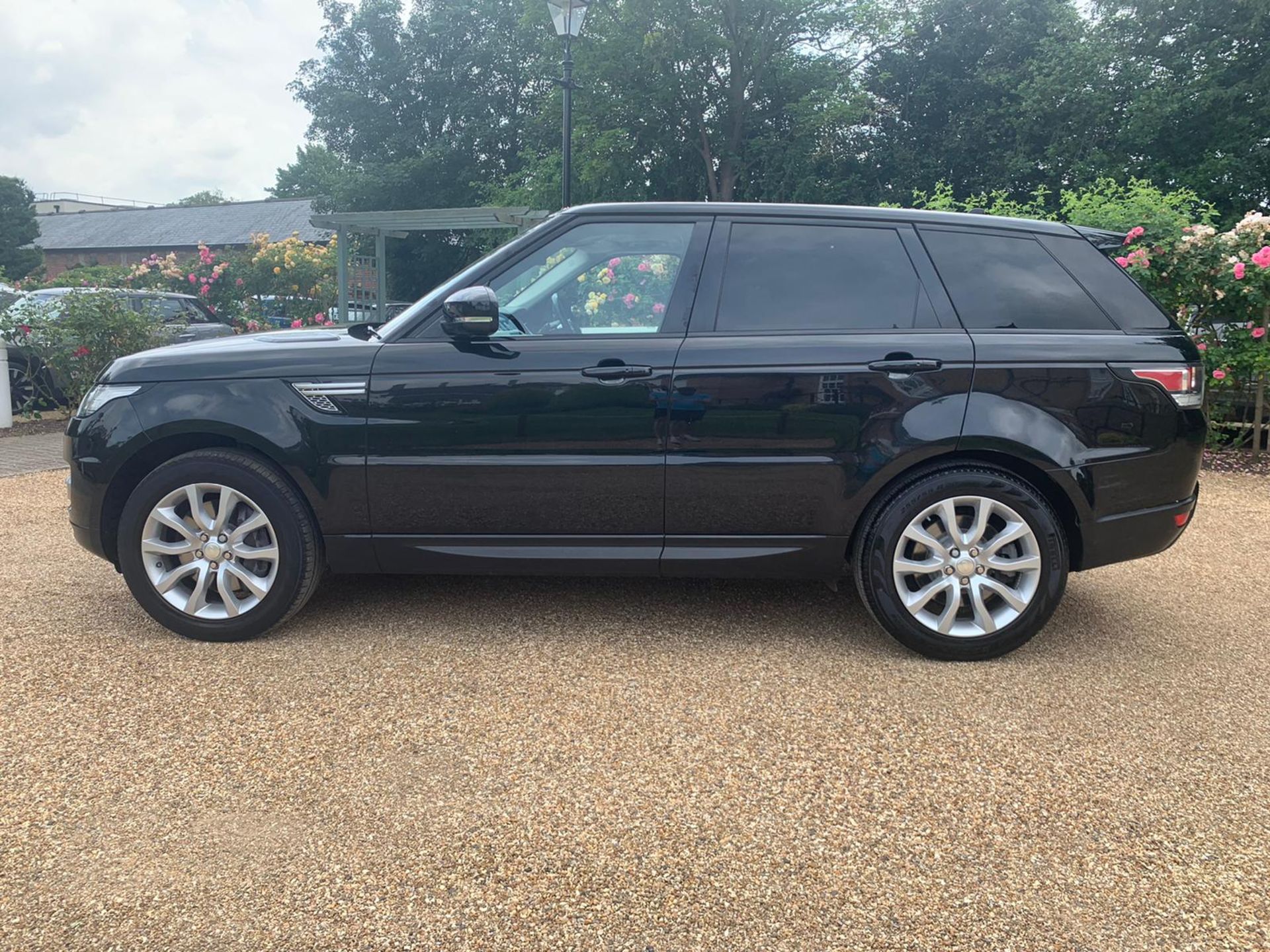 Range Rover Sport 3.0 SDV6 HSE Auto - 2015 15 Reg - Leather - Sat Nav - Rear Entertainment BIG SPEC - Image 4 of 37