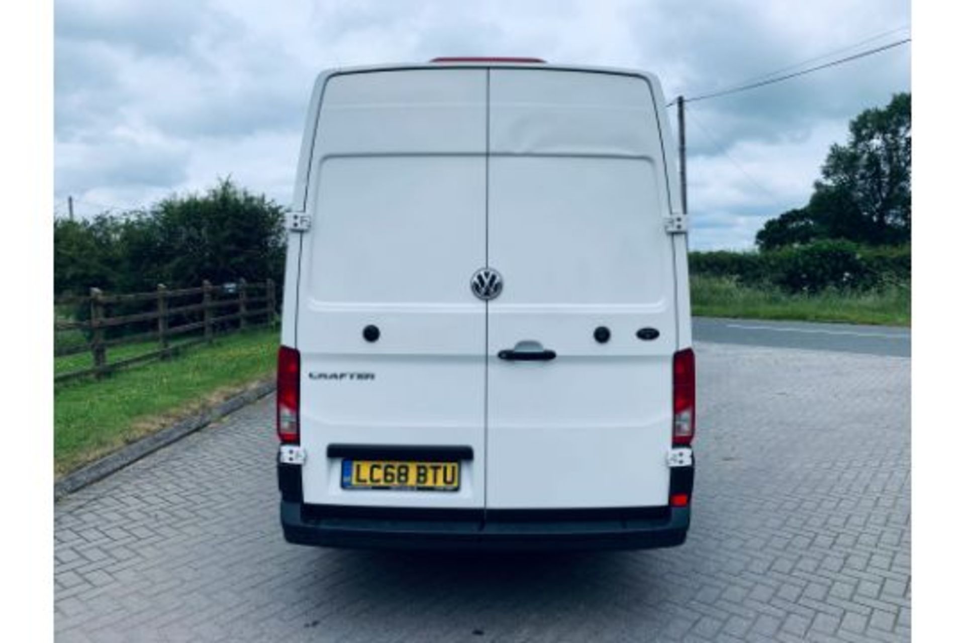 Volkswagen Crafter CR35 2.0 TDI Trendline 2019 Model LWB - ULEZ Compliant - Euro 6 - Service History - Image 3 of 27