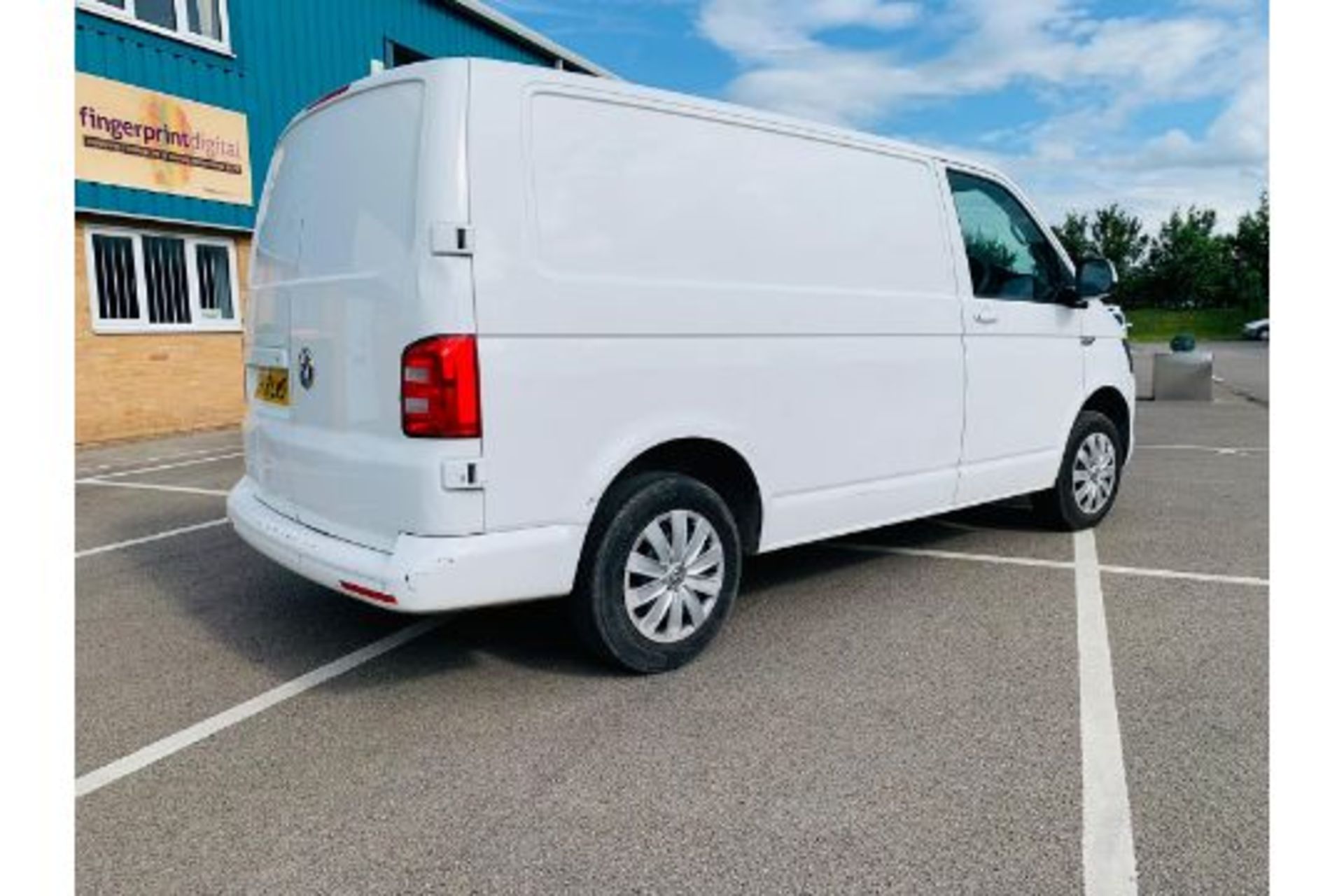 Volkswagen (VW) Transporter 2.0 150BHP BMT Trendline T28 - 2019 19 Reg 6 Speed - Euro 6 - Air Con - Bild 4 aus 18