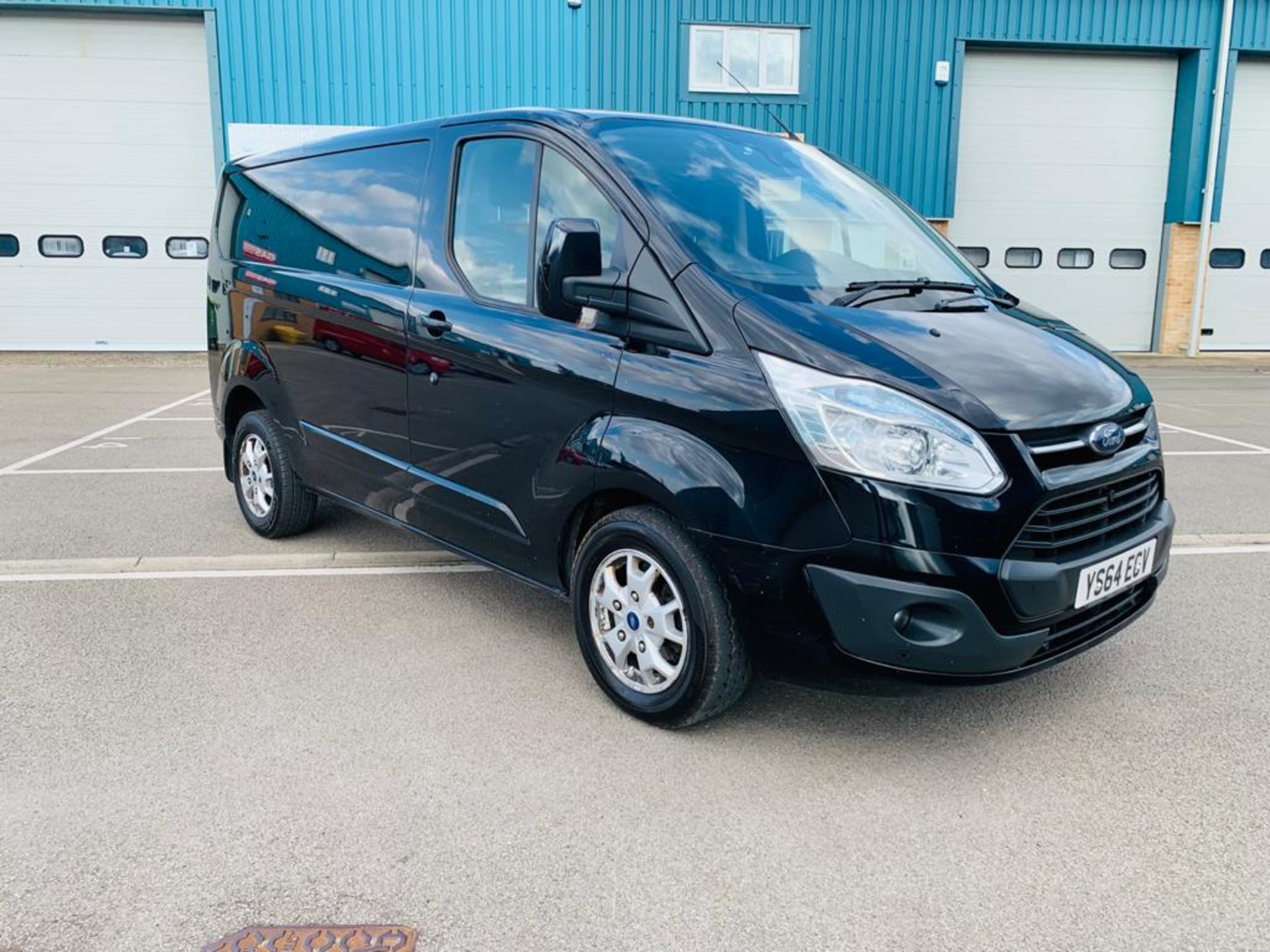 Ford Transit 2.2 TDCI Custom 270 Limited 2015 Model 6 Speed - Air Con - Park Assist