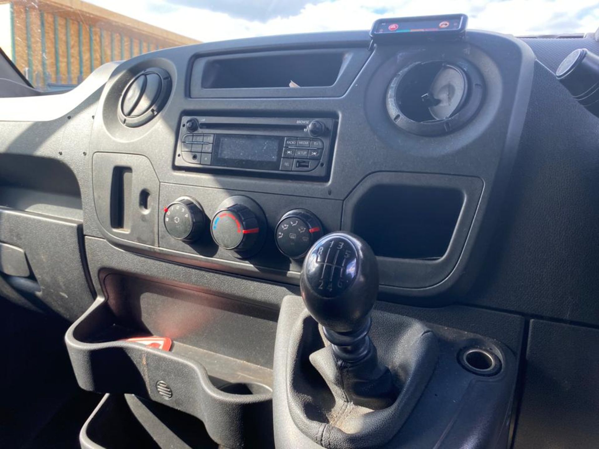 RESERVE MET - RENAULT MASTER "LWB" MAXI LOAD LUTON - 65 REG - BLACK - ELEC PACK - SLEEPER POD - LOOK - Image 9 of 13