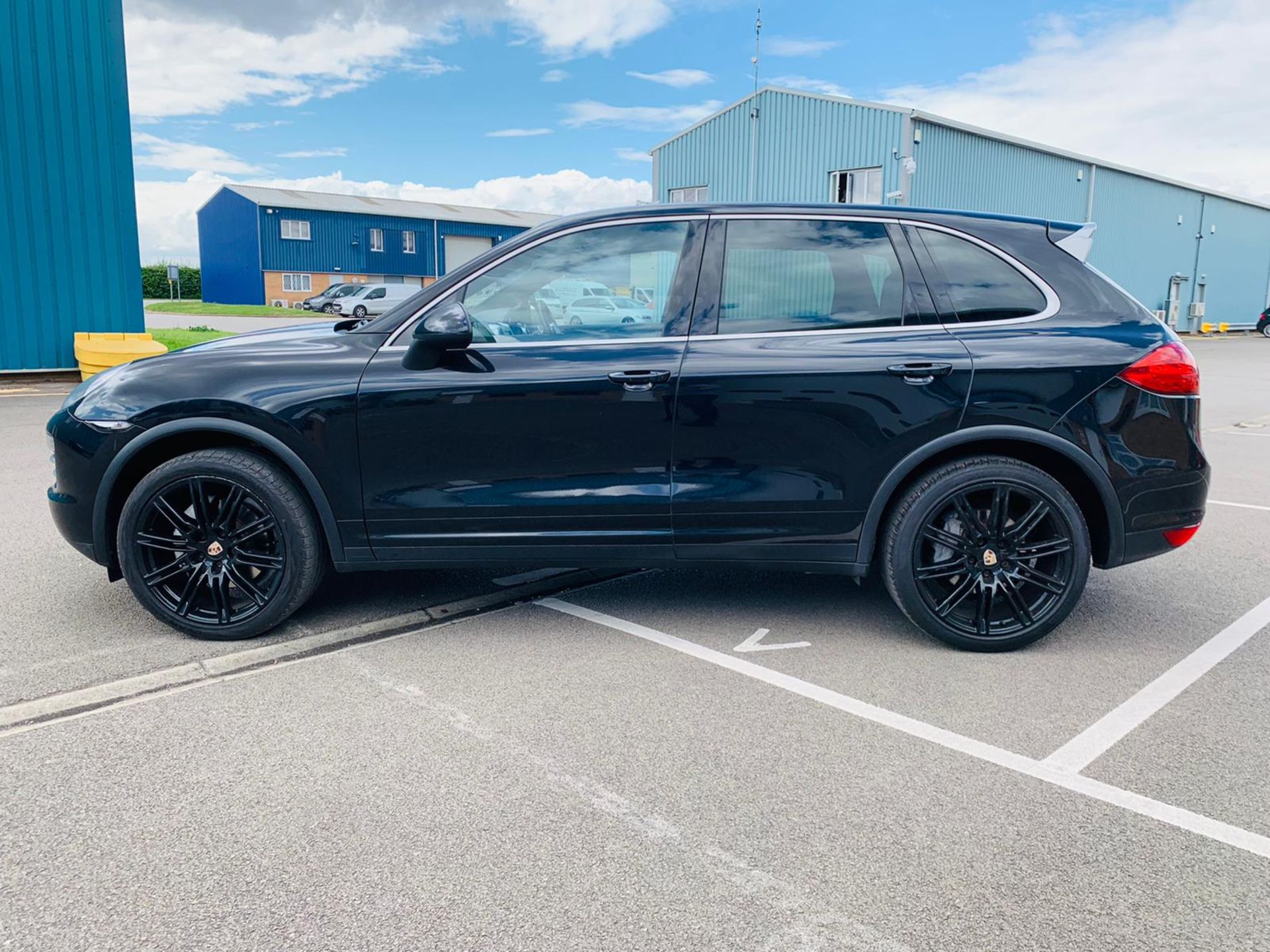 Porsche Cayenne D 3.0 V6 *Platinum Edition* PDK Tiptronic - 2014 14 Reg - Black Leather -21'' Alloys - Image 6 of 33