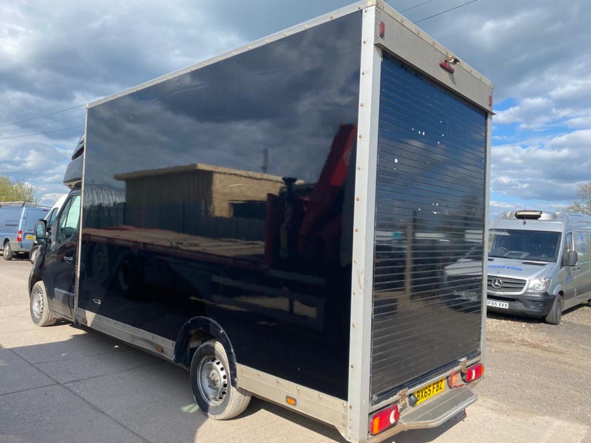 RESERVE MET - RENAULT MASTER "LWB" MAXI LOAD LUTON - 65 REG - BLACK - ELEC PACK - SLEEPER POD - LOOK - Image 5 of 13