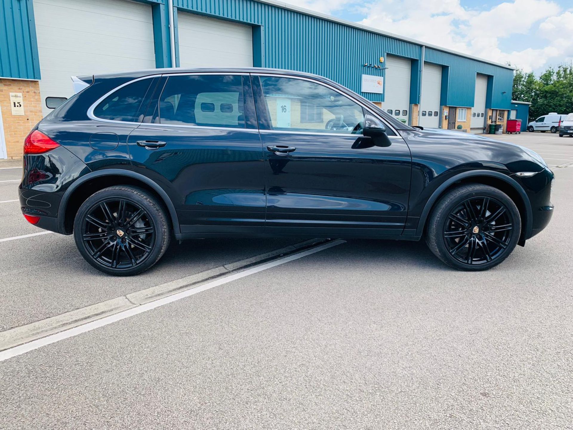 Porsche Cayenne D 3.0 V6 *Platinum Edition* PDK Tiptronic - 2014 14 Reg - Black Leather -21'' Alloys - Image 8 of 33