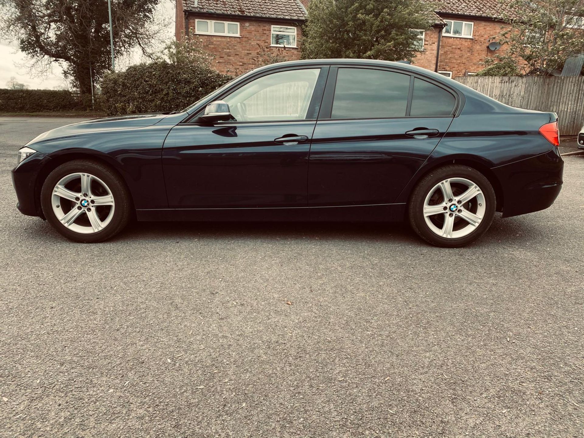 BMW 320d Special Equipment Auto - 2015 15 Reg - Service History - Sat Nav - Reversing Cam + More - Image 7 of 15