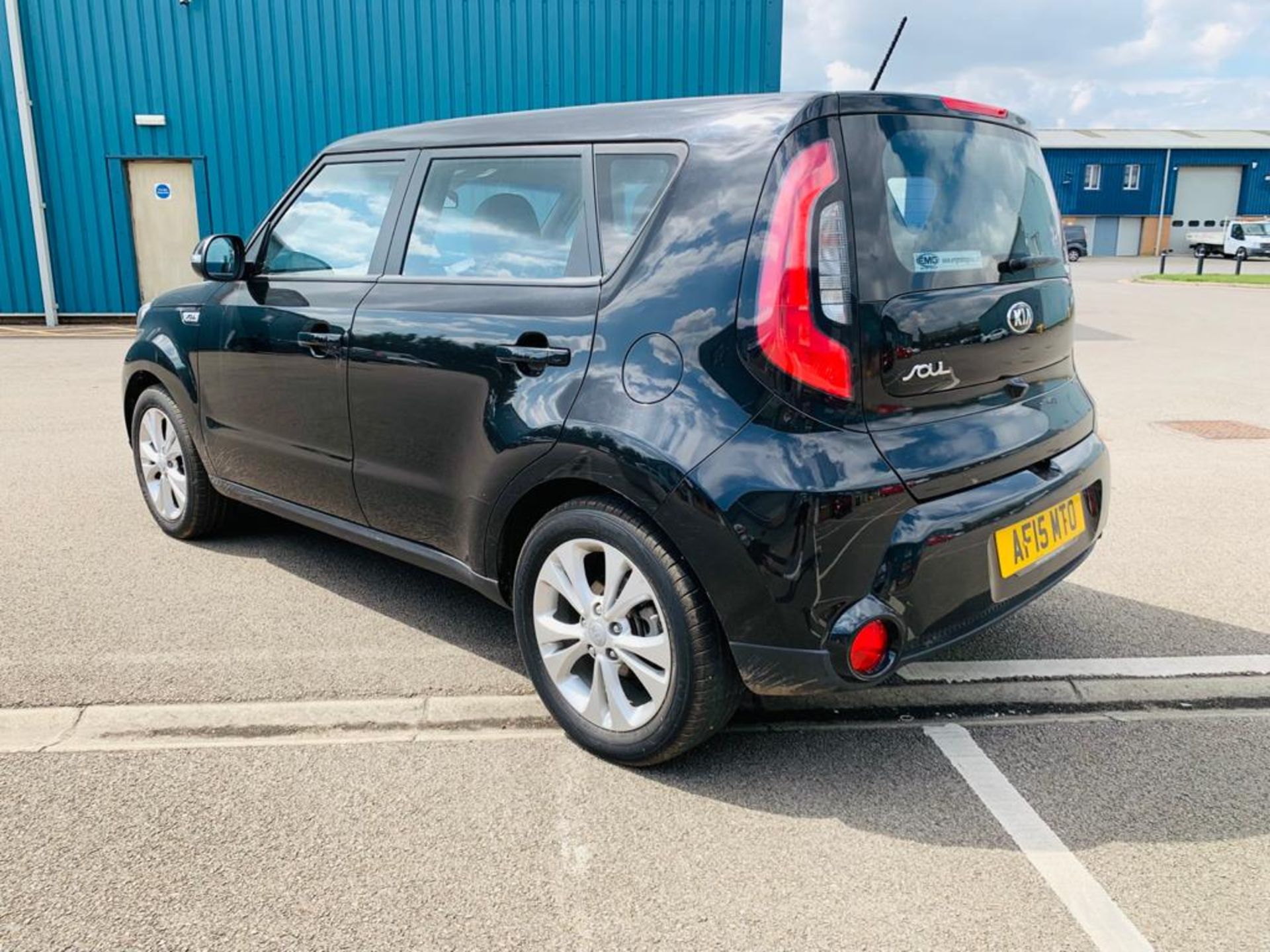 KIA Soul 1.6 Connect + (130 BHP) 2015 15 Reg - Sat Nav - Cruise - Air Con - ONLY 42K Miles NO VAT - Image 4 of 23