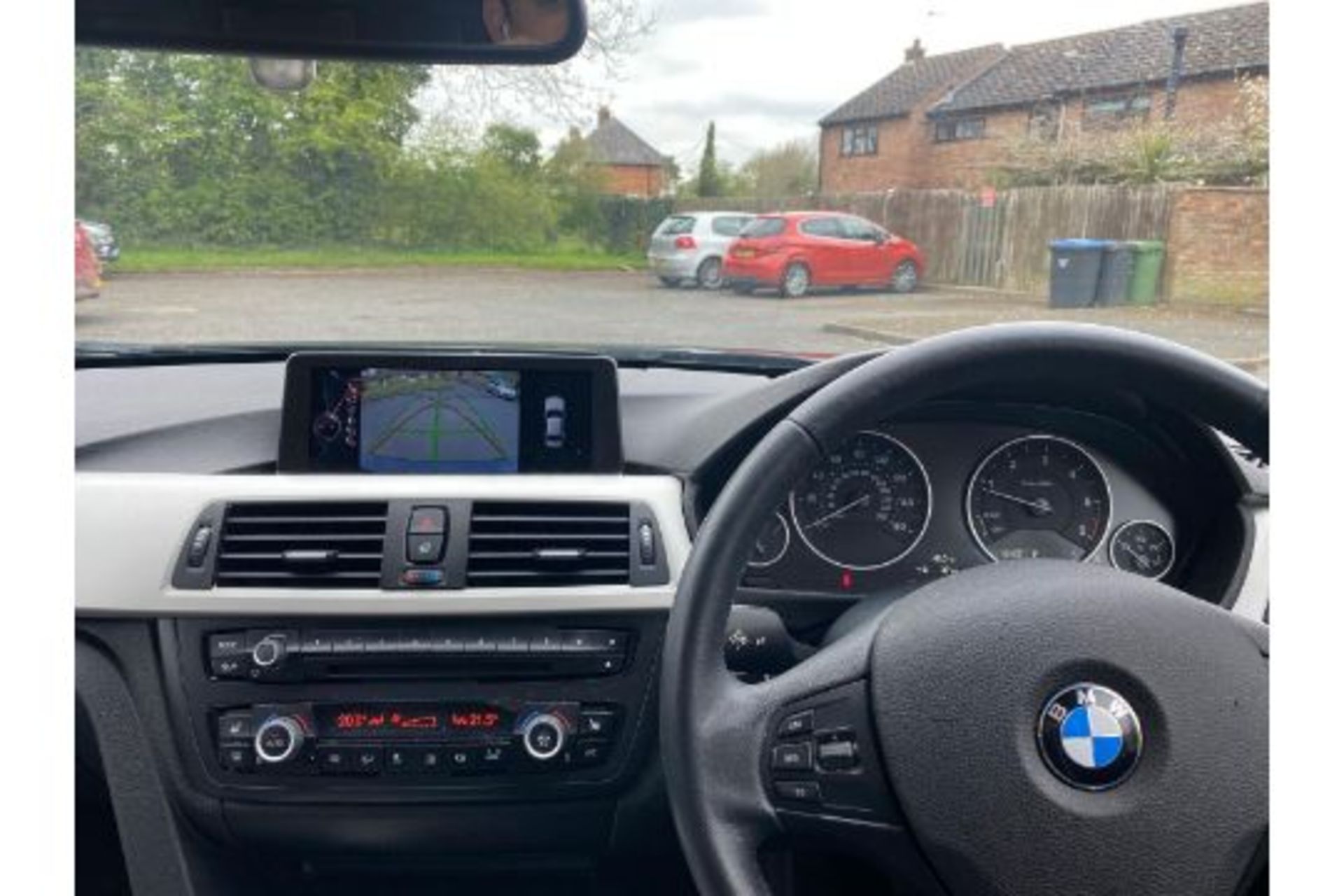 RESERVE MET BMW 320d Special Equipment Auto - 2015 15 Reg - Service History - Sat Nav - Rev Cam - Image 13 of 15