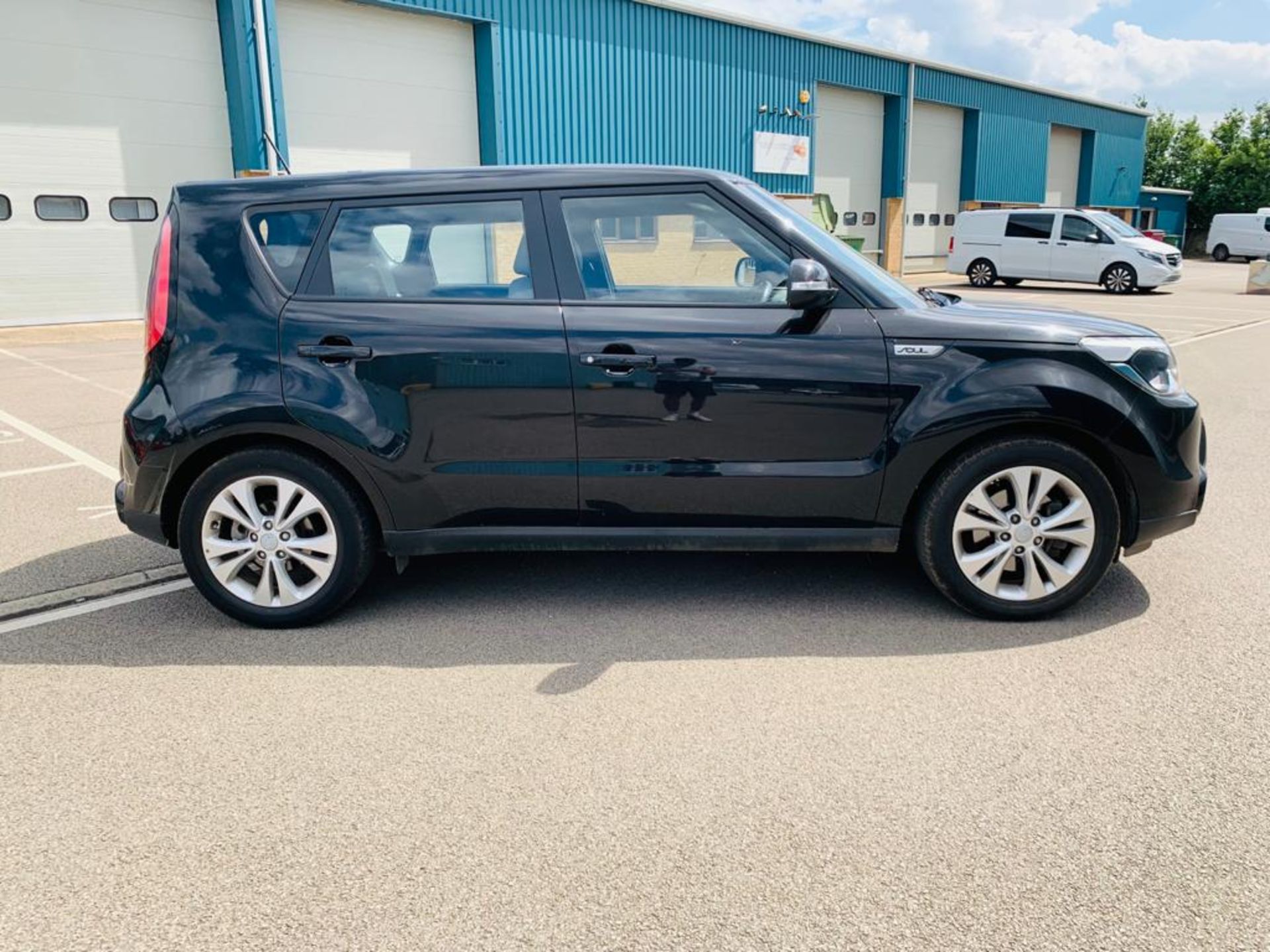 KIA Soul 1.6 Connect + (130 BHP) 2015 15 Reg - Sat Nav - Cruise - Air Con - ONLY 42K Miles NO VAT - Image 7 of 23