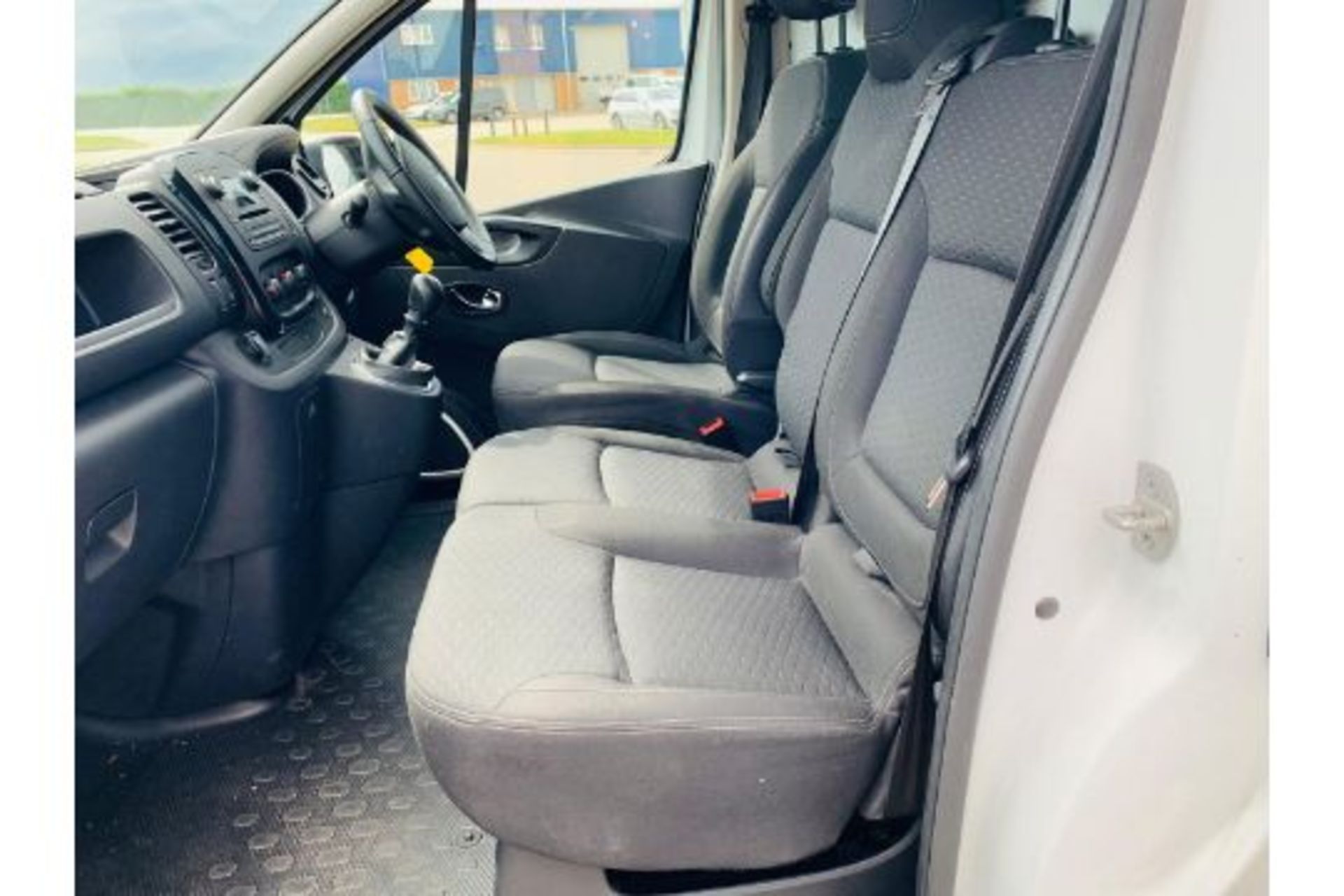 Vauxhall Vivaro 2900 1.6 CDTI Sportive - 2019 Model - 6 Speed - Air Con - Cruise - ONLY 25K Miles - Image 11 of 24