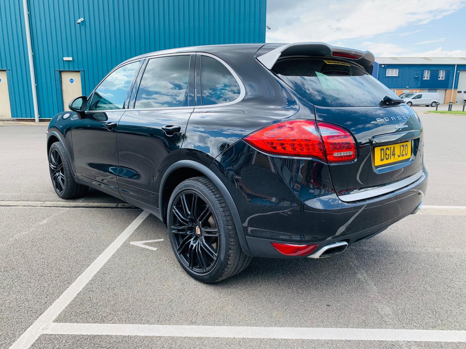 Porsche Cayenne D 3.0 V6 *Platinum Edition* PDK Tiptronic - 2014 14 Reg - Black Leather -21'' Alloys - Image 6 of 33