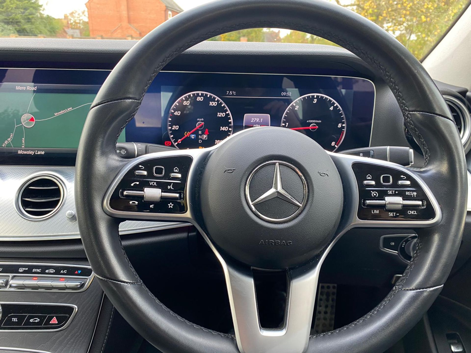 (RESERVE MET)MERCEDES BENZ E220D SPECIAL EQUIPMENT EDITION -2020 MODEL -9G TRONC AUTO -SAT NAV- 42K - Image 9 of 28