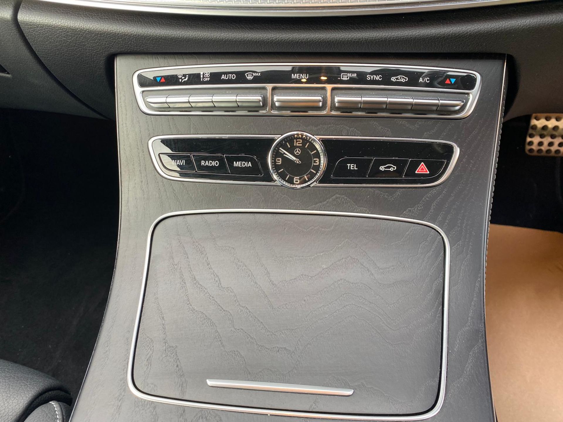 (RESERVE MET)MERCEDES BENZ E220D SPECIAL EQUIPMENT EDITION -2020 MODEL -9G TRONC AUTO -SAT NAV- 42K - Image 14 of 28