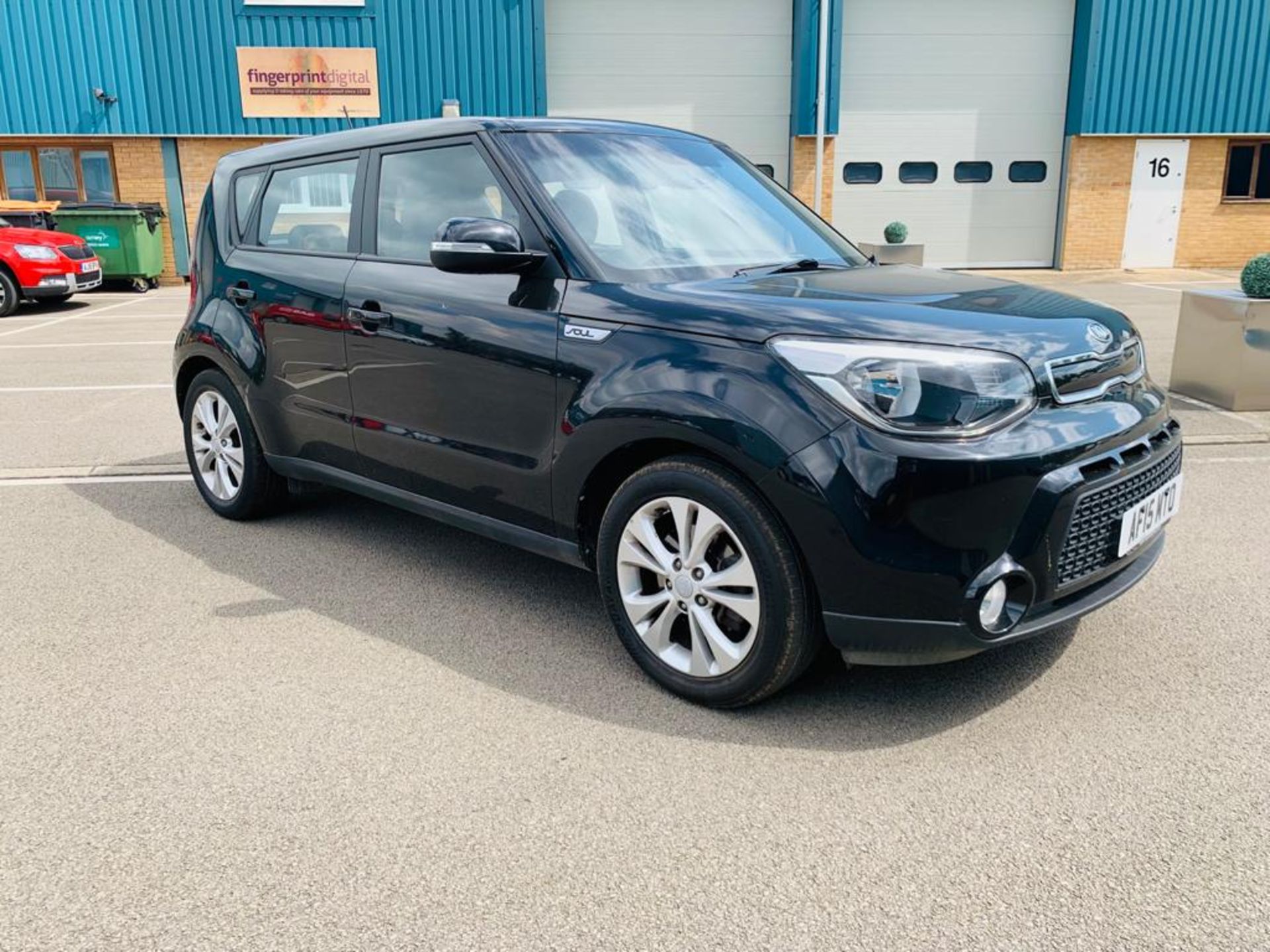 KIA Soul 1.6 Connect + (130 BHP) 2015 15 Reg - Sat Nav - Cruise - Air Con - ONLY 42K Miles NO VAT - Image 2 of 24