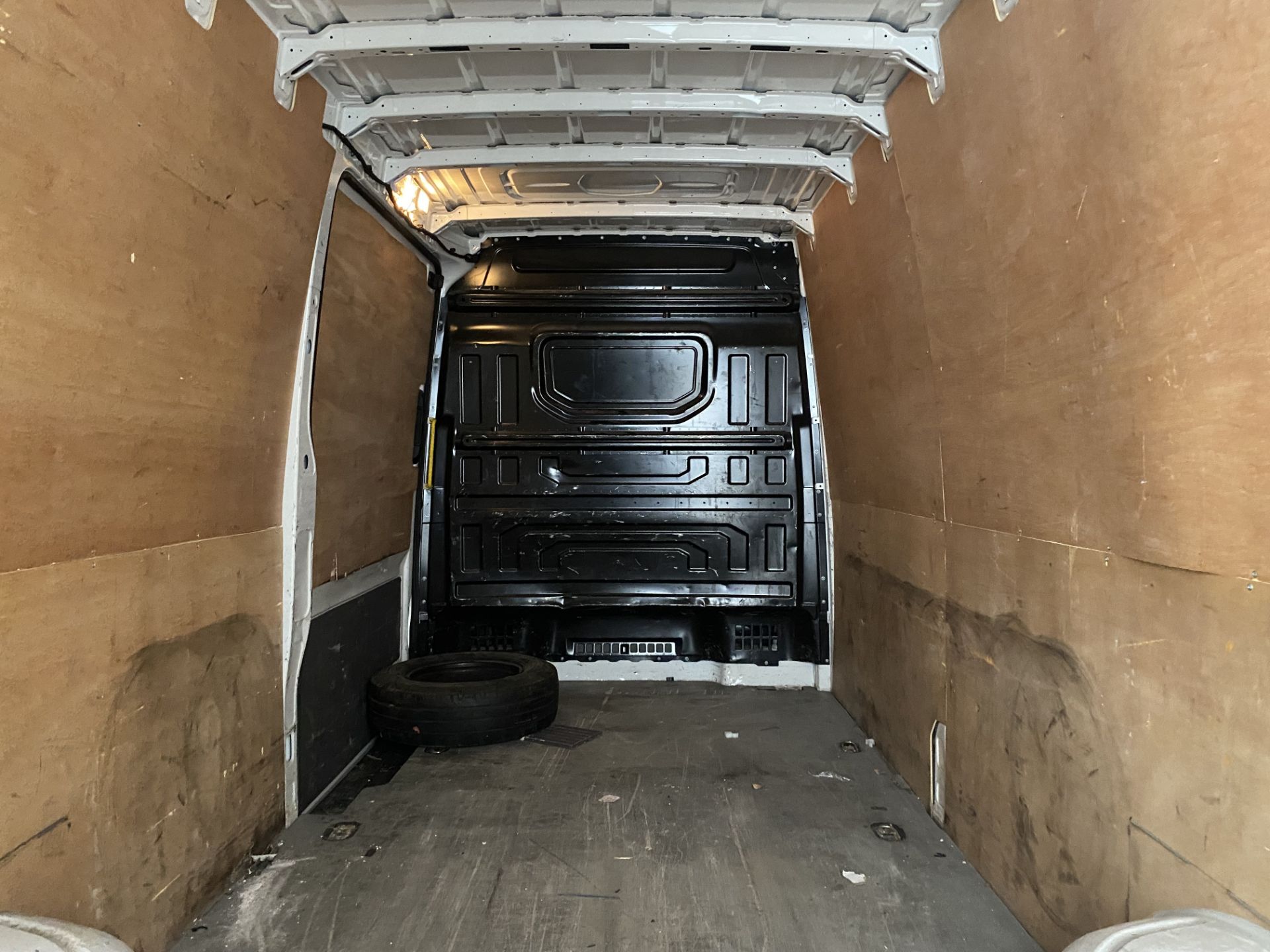 (RESERVE MET)Volkswagen Crafter CR35 2.0tdi 'LWB HIGH ROOF' - 18 Reg - 1 Owner - (New Shape) Euro 6 - Image 8 of 17