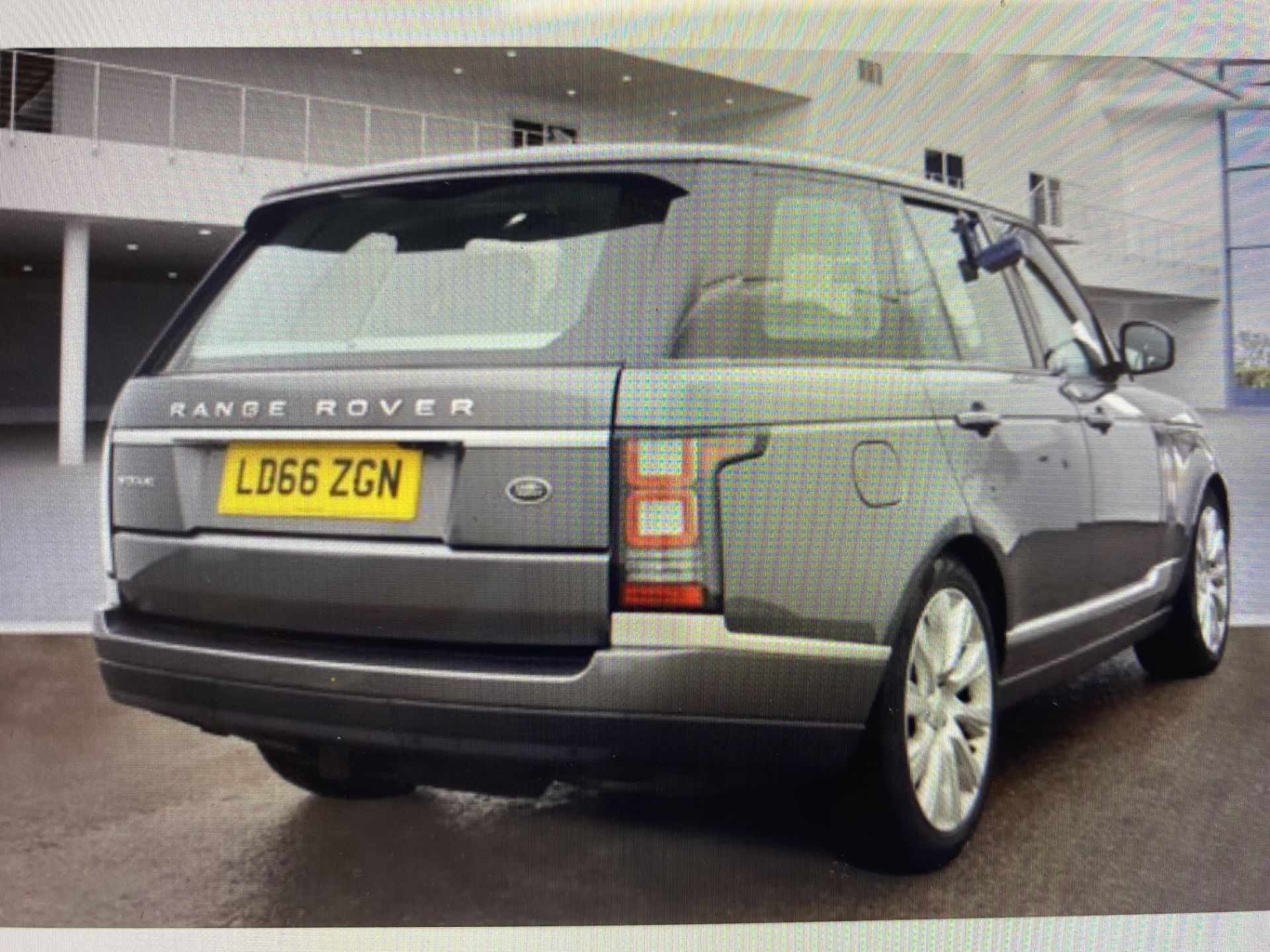 (RESERVE MET)RANGE ROVER VOGUE 3.0TDV6 'AUTO"2017 Model Year -1 Owner -Full Spec -Sat Nav -Pan Roof - Image 4 of 6