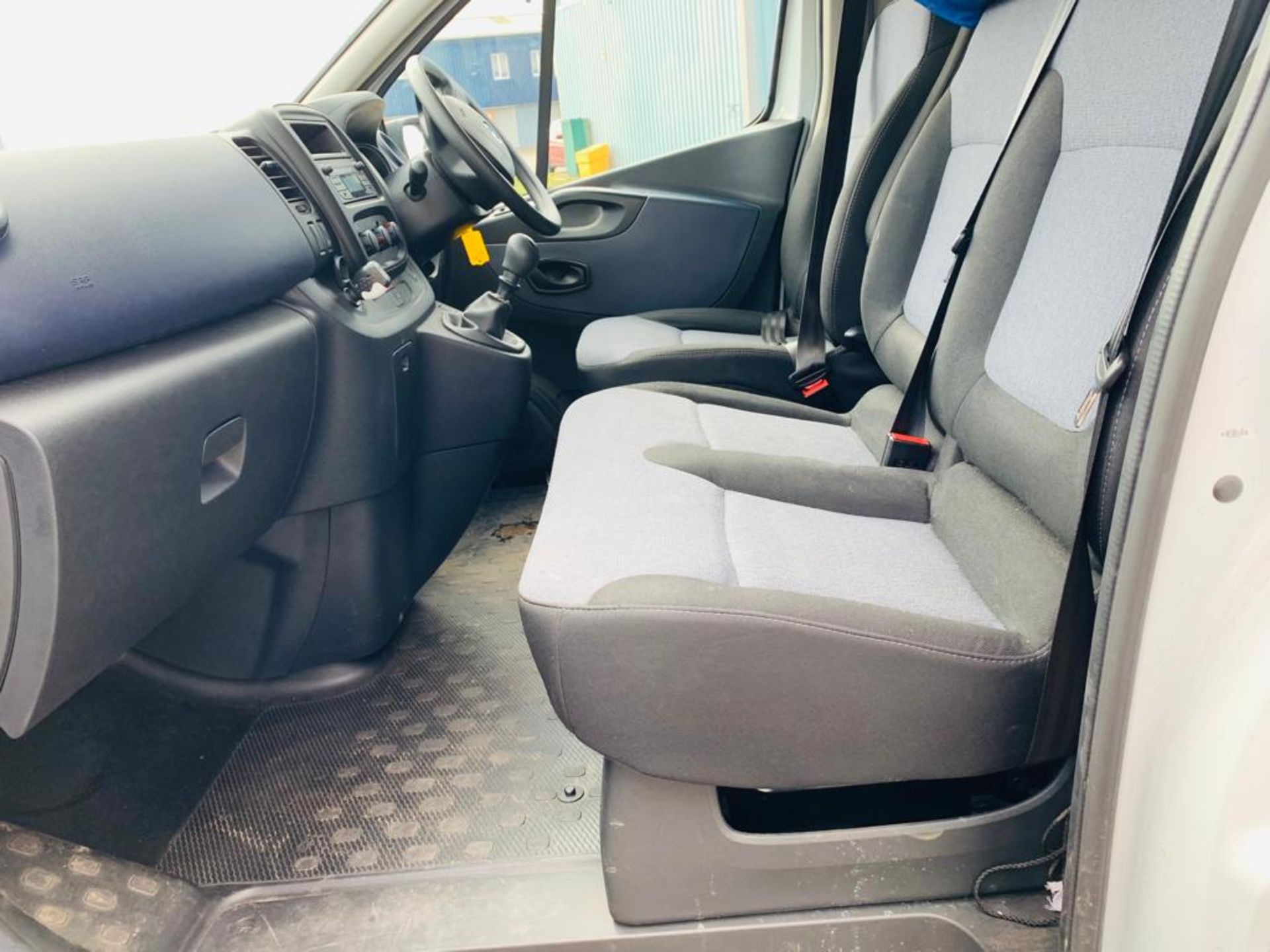 Vauxhall Vivaro 2900 1.6 CDTI Ecoflex - 2015 Model - 6 Speed - Racking/Shelving Low miles!!! - Image 10 of 21