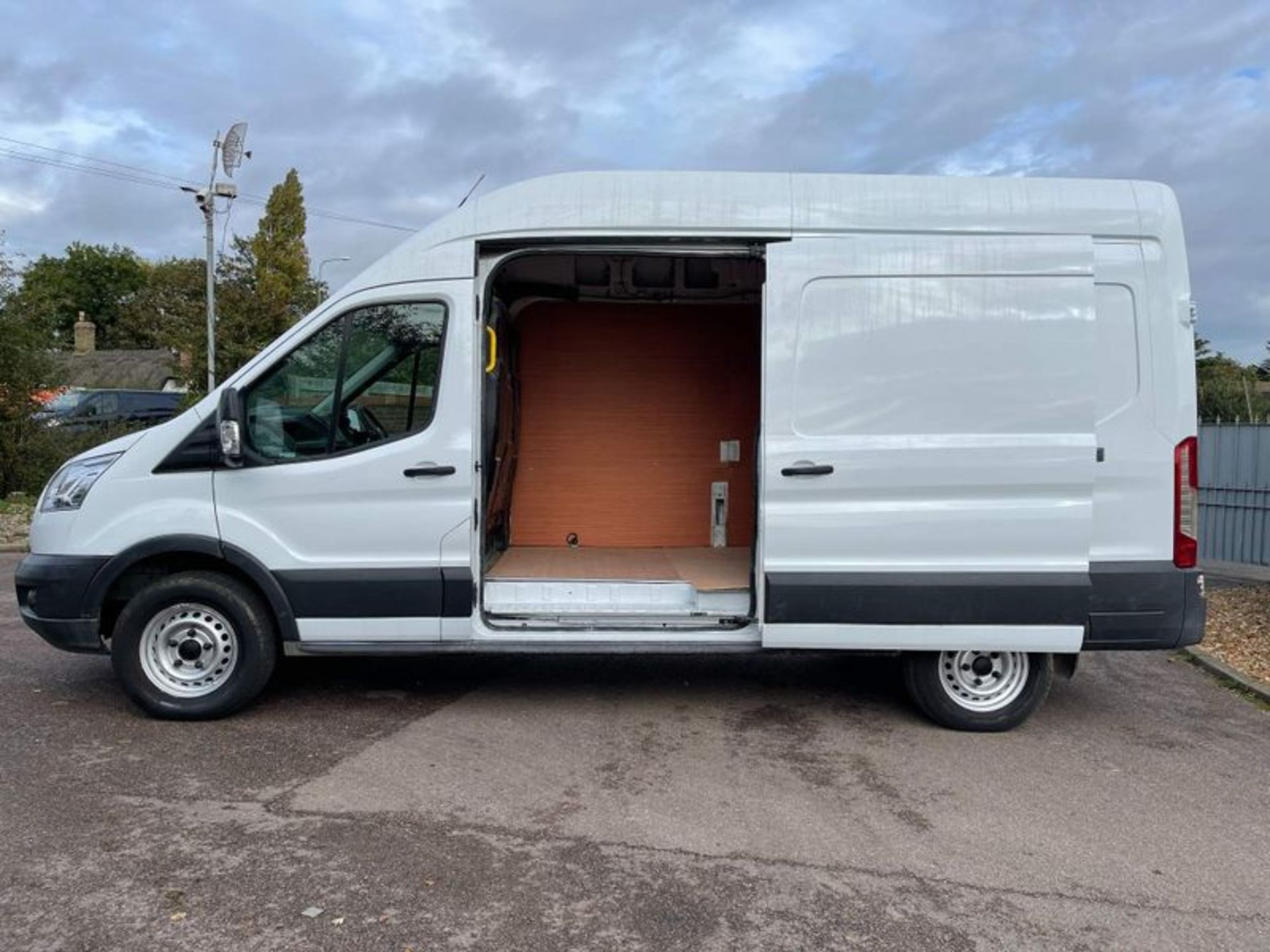 (RESERVE MET)Ford Transit 2.2tdciLong Wheel Base High Roof (L3H3) 16 Reg - 1 Owner - Air Con - - Image 2 of 8