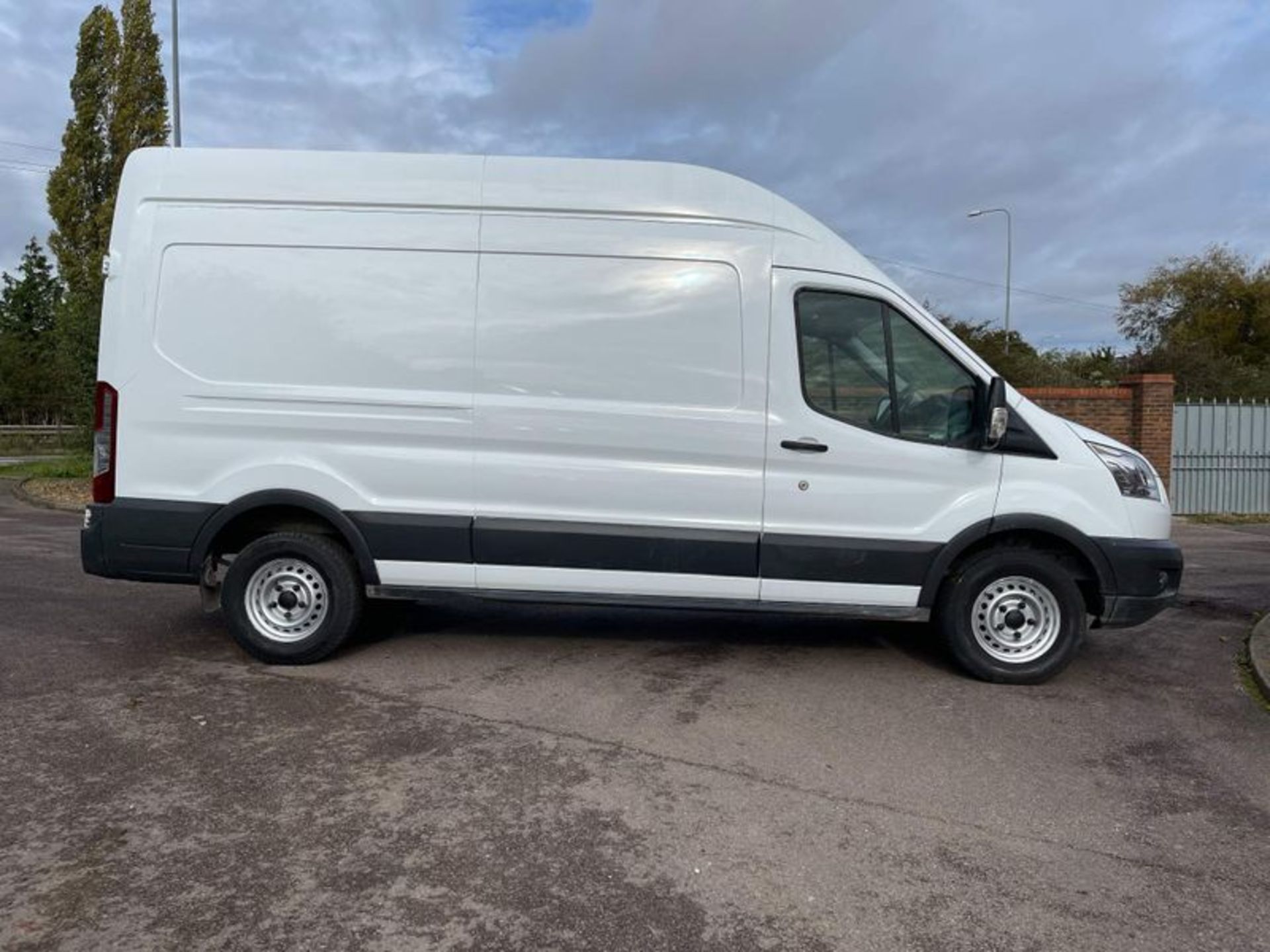 (RESERVE MET)Ford Transit 2.2tdciLong Wheel Base High Roof (L3H3) 16 Reg - 1 Owner - Air Con - - Image 3 of 8