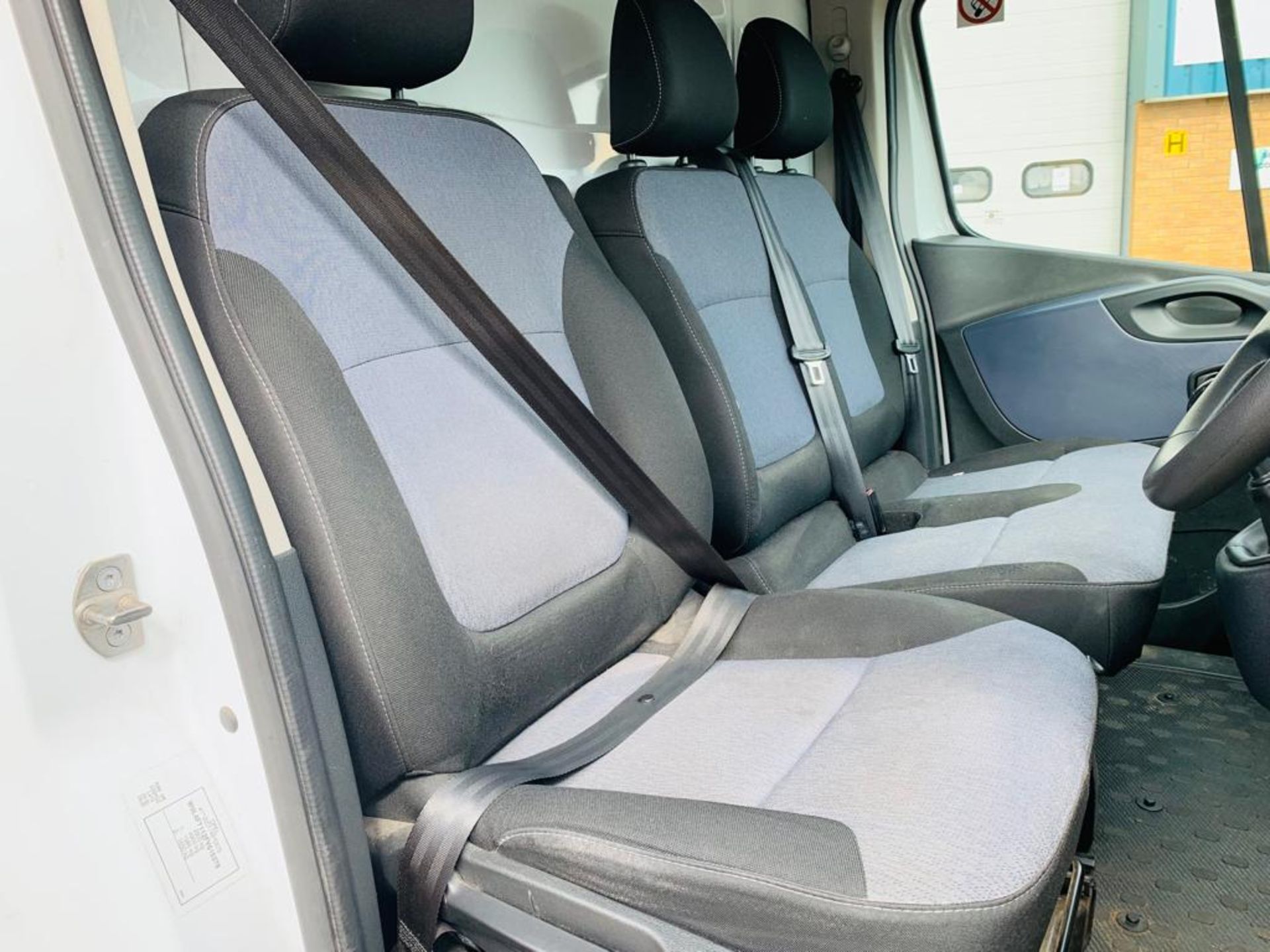 Vauxhall Vivaro 2900 1.6 CDTI Ecoflex - 2015 Model - 6 Speed - Racking/Shelving Low miles!!! - Image 9 of 21