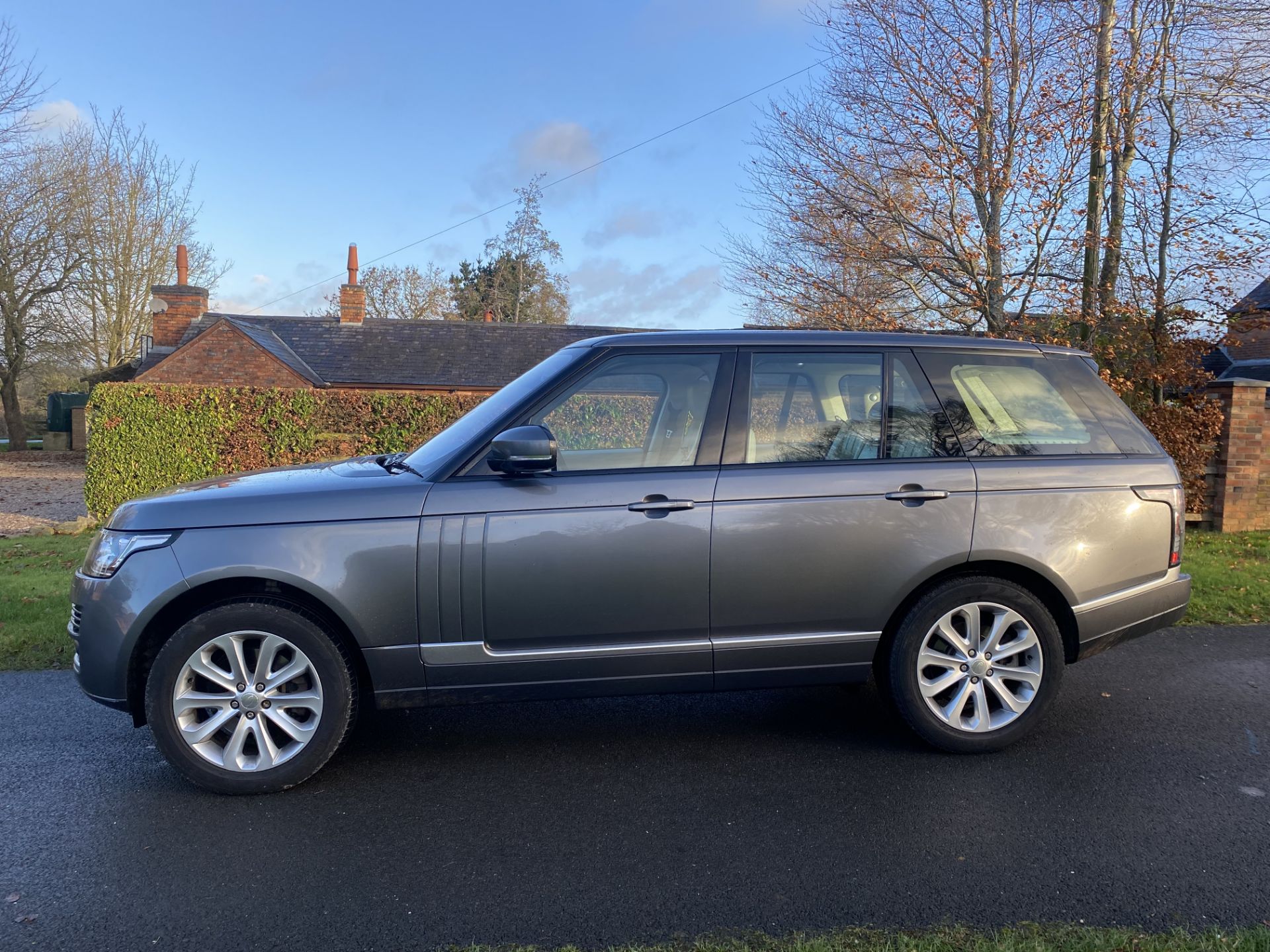 Range Rover Vogue 3.0TDV6 'Auto' (New Shape) 14 Reg - 1 Previous Owner - Enormous Spec!! Leather Ect - Image 6 of 21