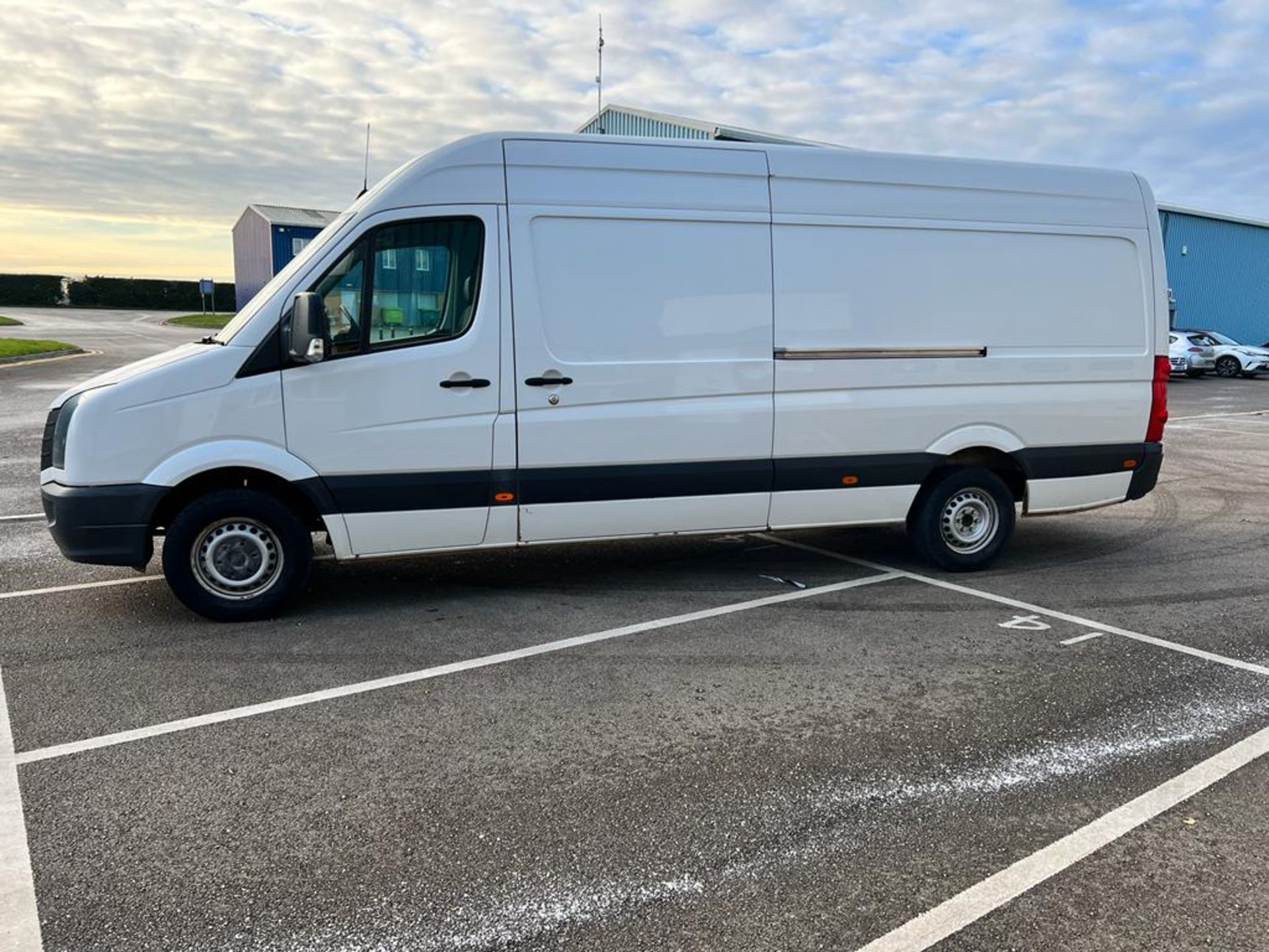 (RESERVE MET) Volkswagen Crafter CR35 2.0tdi 134bhp 'LWB HIGH ROOF' - 2016 16 Reg - fully ply lined - Image 7 of 19