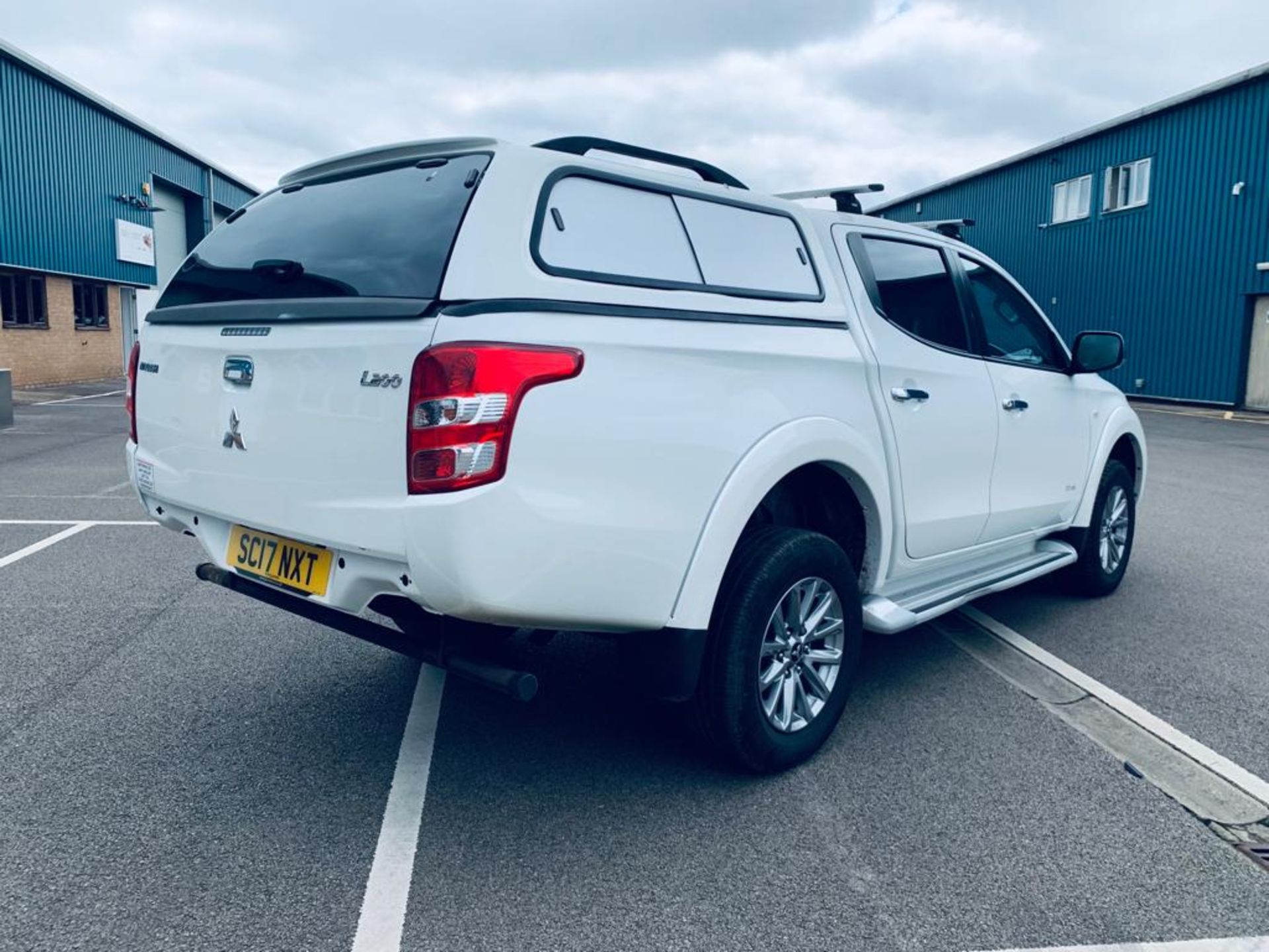 (RESERVE MET)Mitsubishi L200 Titan 2.4 DI-D Double Cab - 17 Reg 1 Owner -Sports Canopy - Euro 6 ULEZ - Image 5 of 23