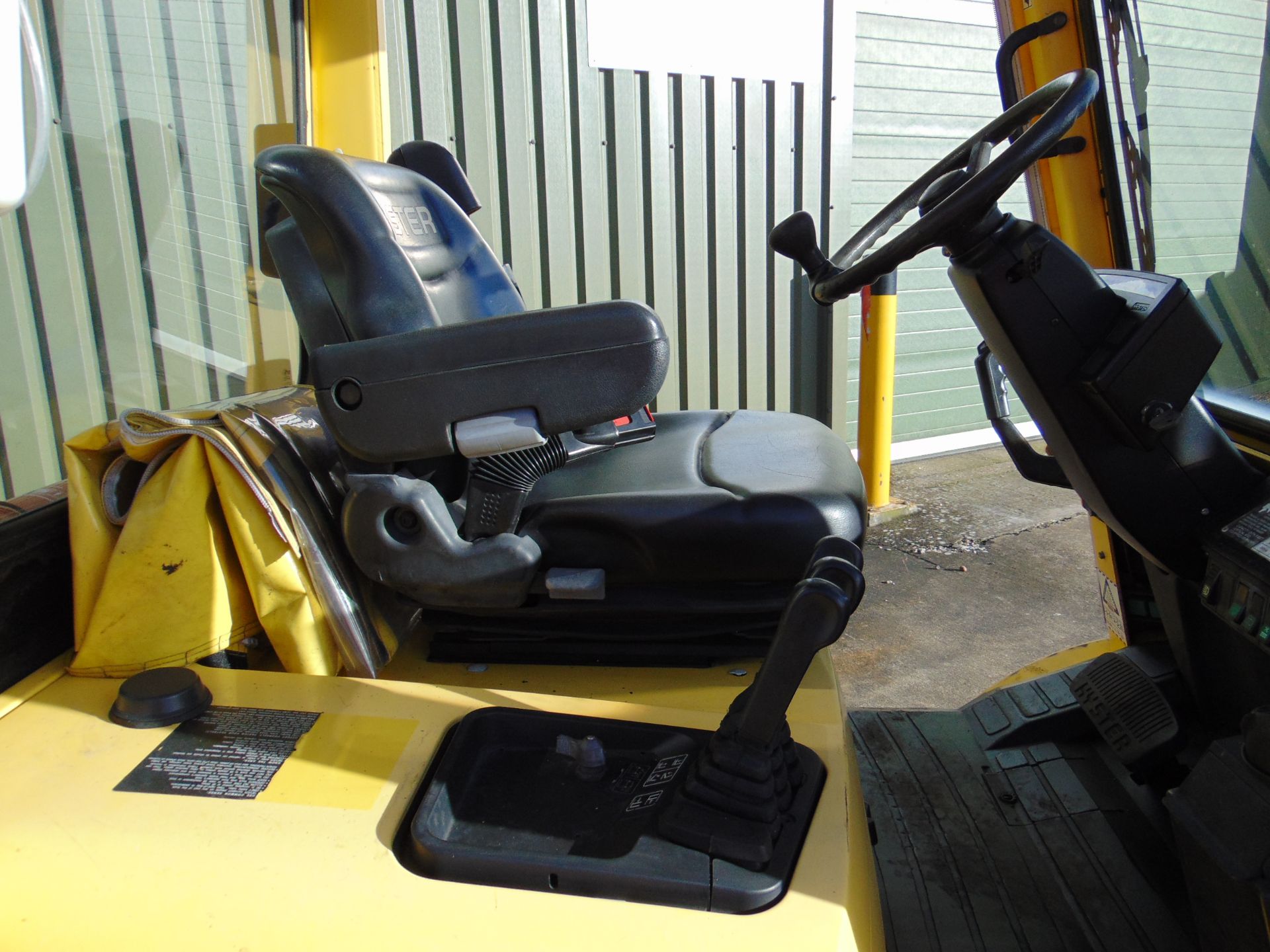 Hyster H2.50XM Counter Balance Diesel Forklift ONLY 1,699 HOURS! - Image 15 of 26