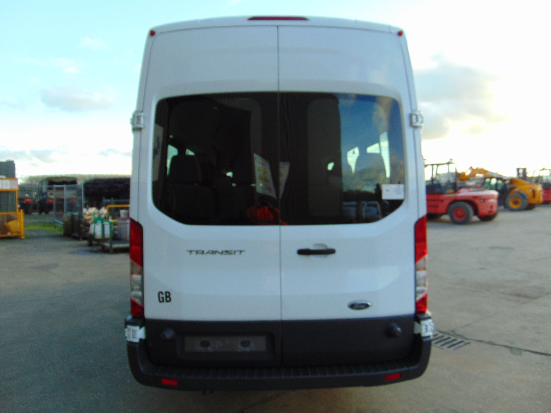 2014 Ford Transit 2.2 TDCI 460 17 Seat Minibus Only 72,000 kms ( 44,000 miles ) - Image 7 of 31