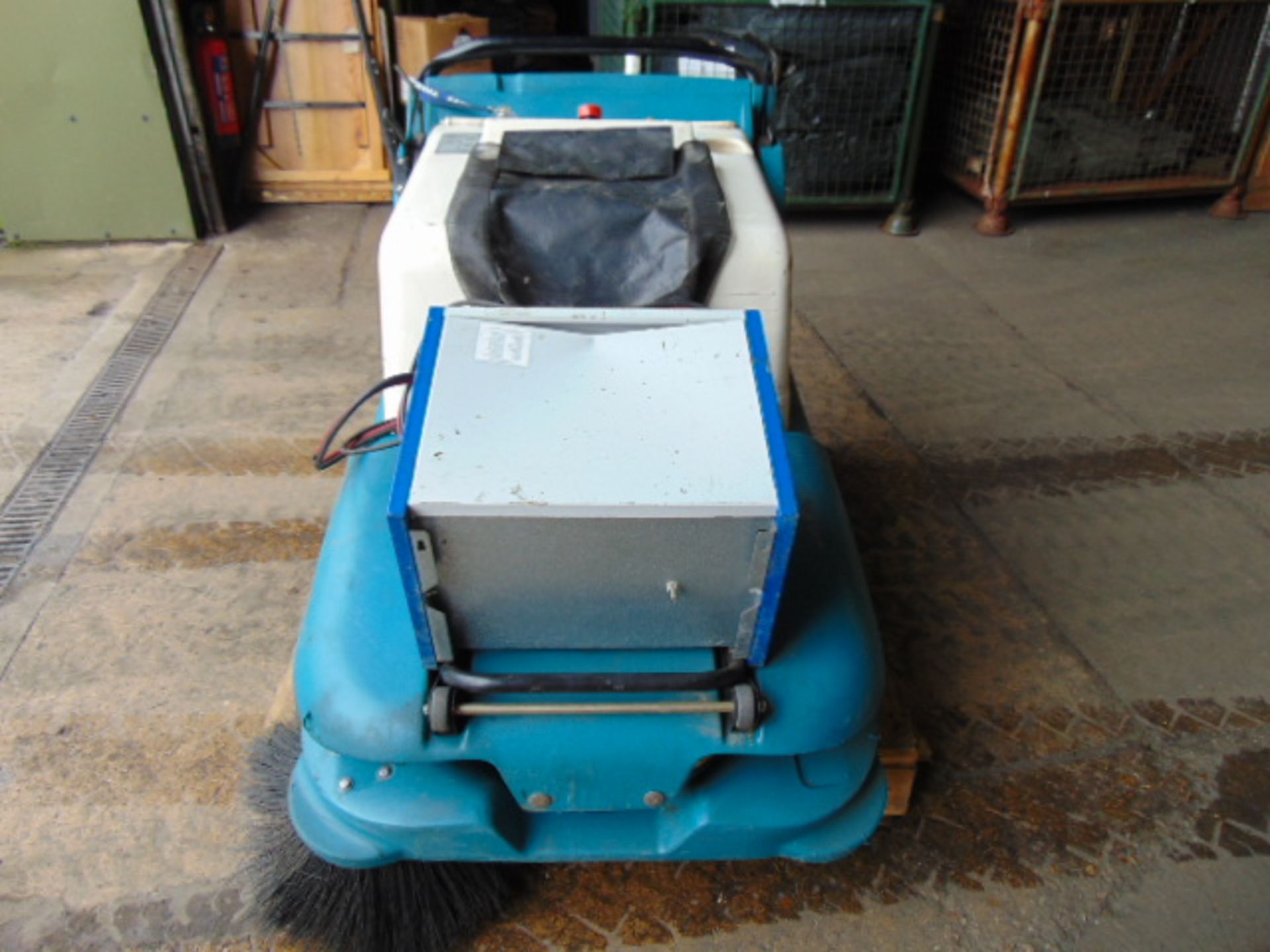 Tennant 3640 Walk-Behind Sweeper ONLY 29 Hours! C/W Charger - Image 2 of 9