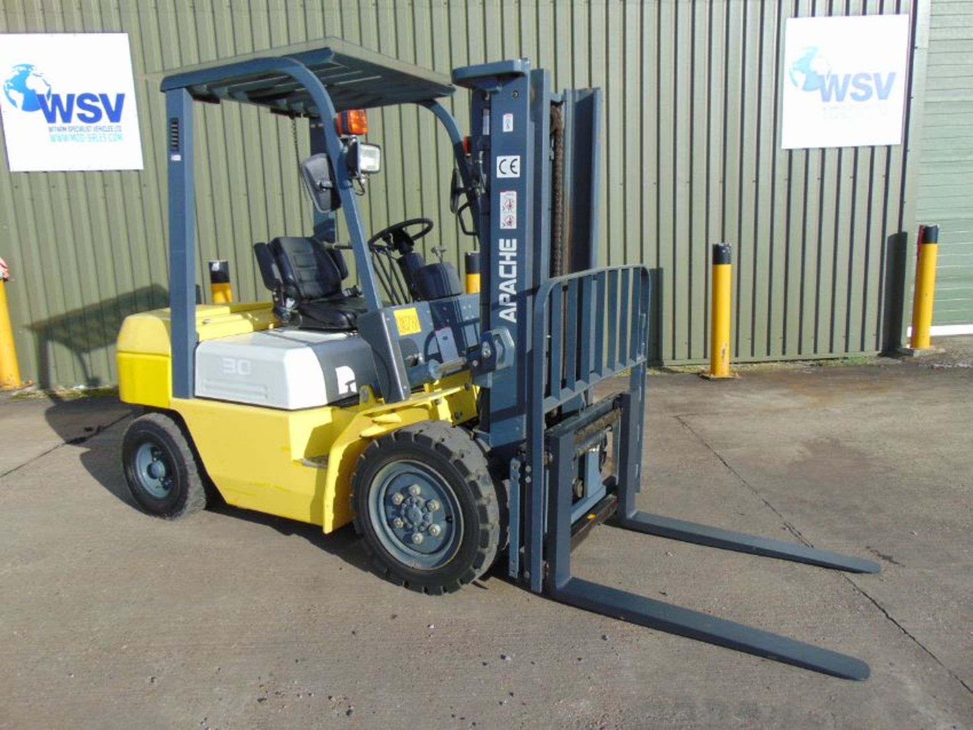 2018 Apache 3000Kg Diesel Fork Lift Truck ONLY 940 warranted HOURS! - Image 2 of 23