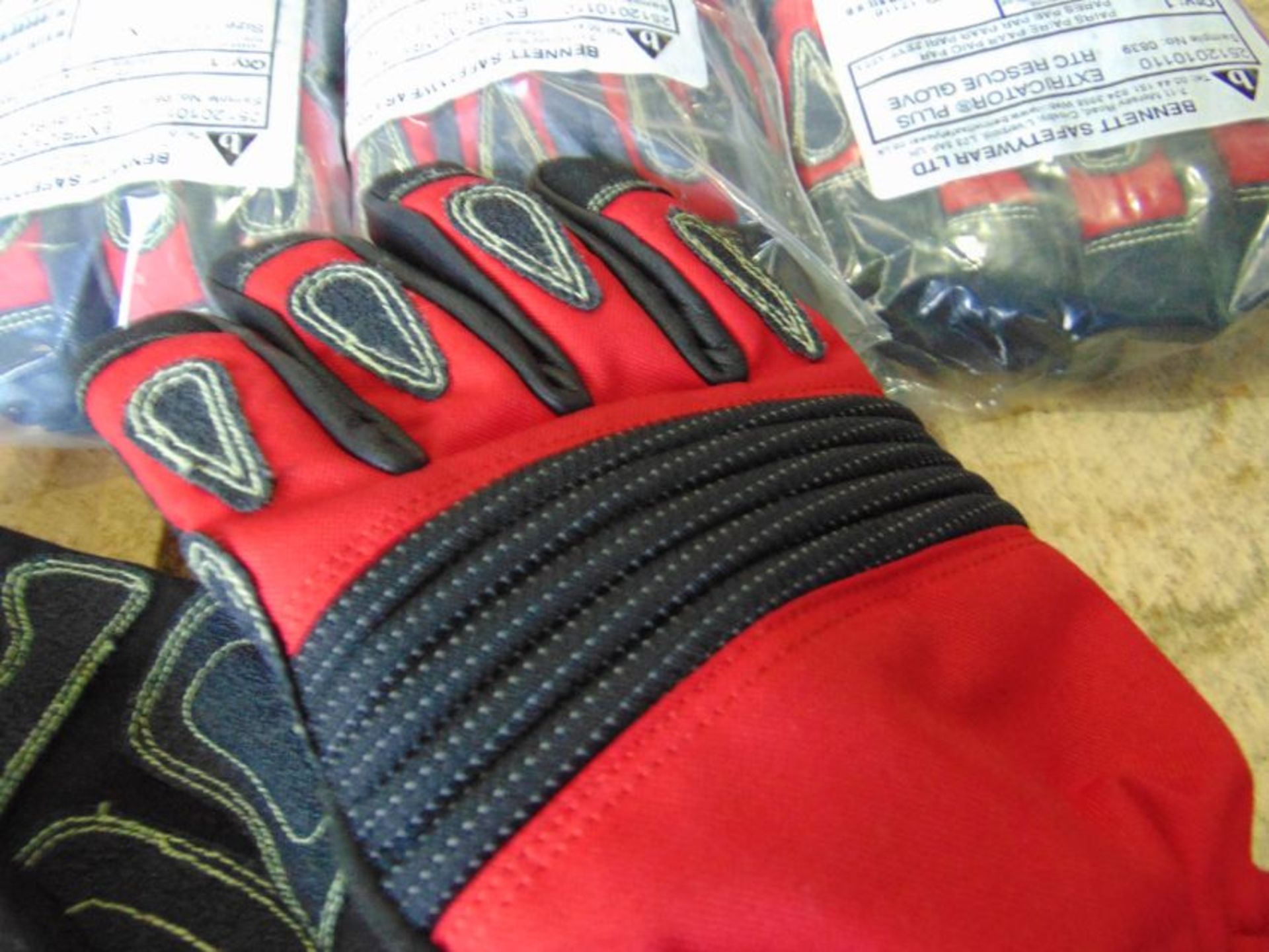 QTY 5 x Unissued Bennett Extricator Plus RTC Gloves - Image 3 of 4