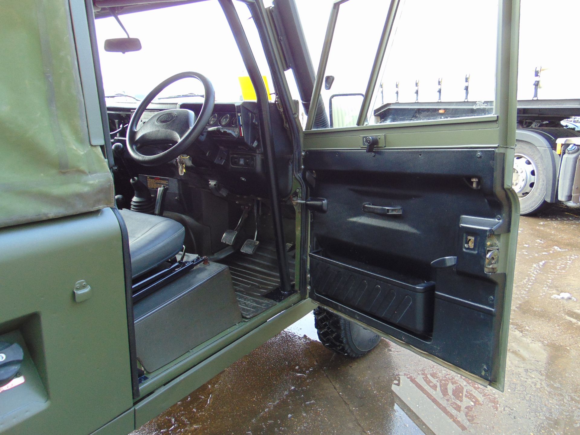 Land Rover Wolf 90 Soft Top ONLY 127,210km! - Image 23 of 30