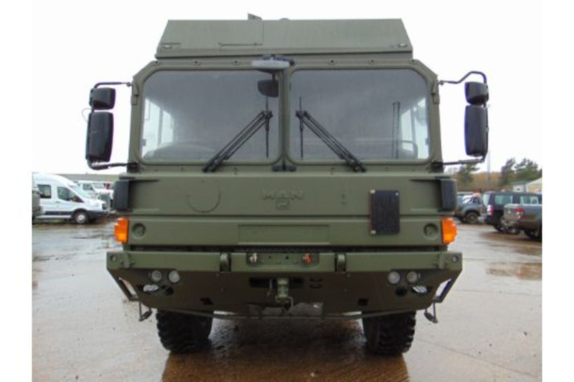 MAN 4X4 HX60 18.330 FLAT BED CARGO TRUCK ONLY 21,891km! - Image 2 of 25