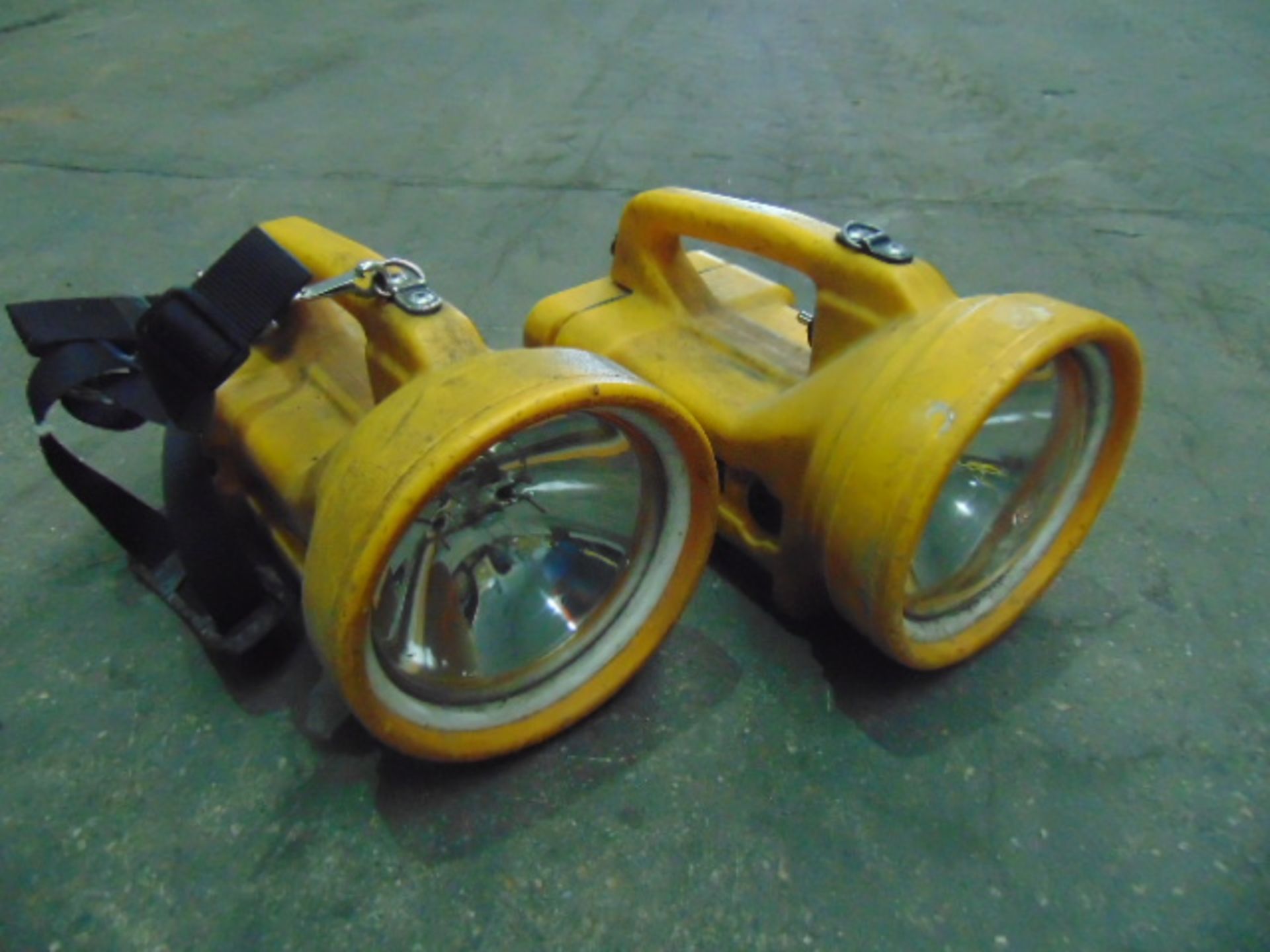 2 x Dragon Delta 12V Portable Search Lights