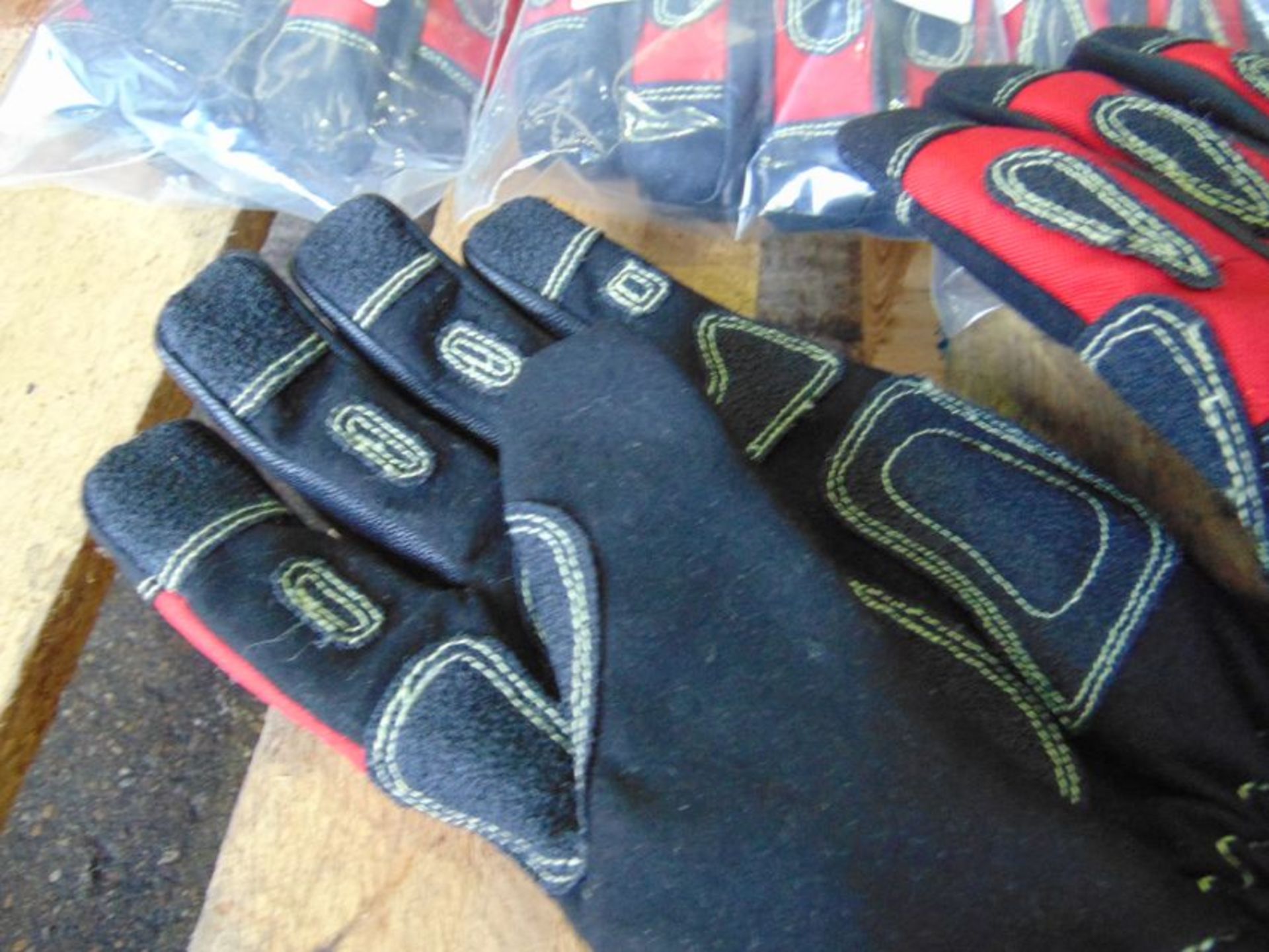 QTY 5 x Unissued Bennett Extricator Plus RTC Gloves - Image 4 of 5