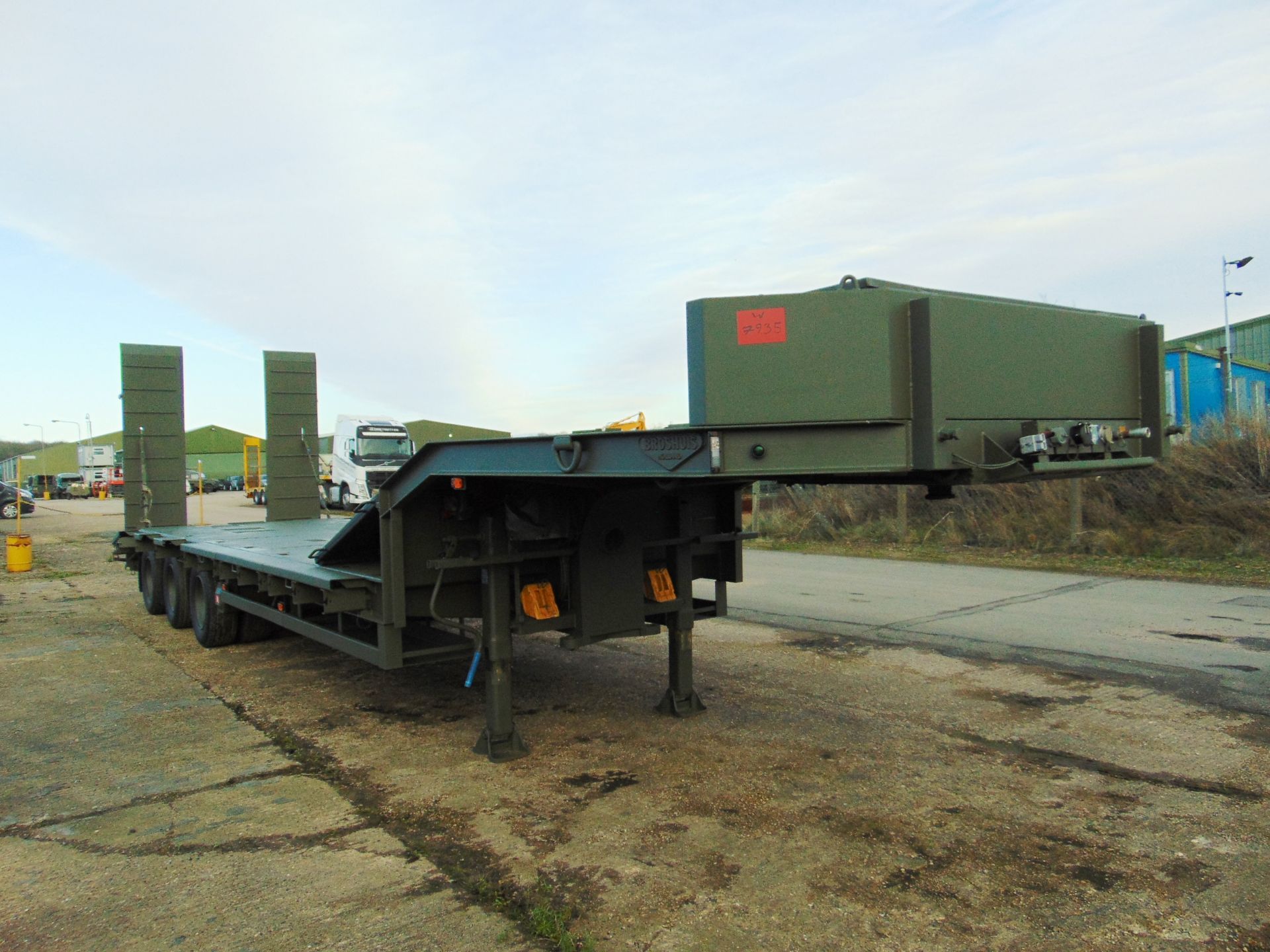 EX RESERVE Broshuis E-2130 Tri Axle Stepframe 59 Ton Trailer - Image 14 of 47