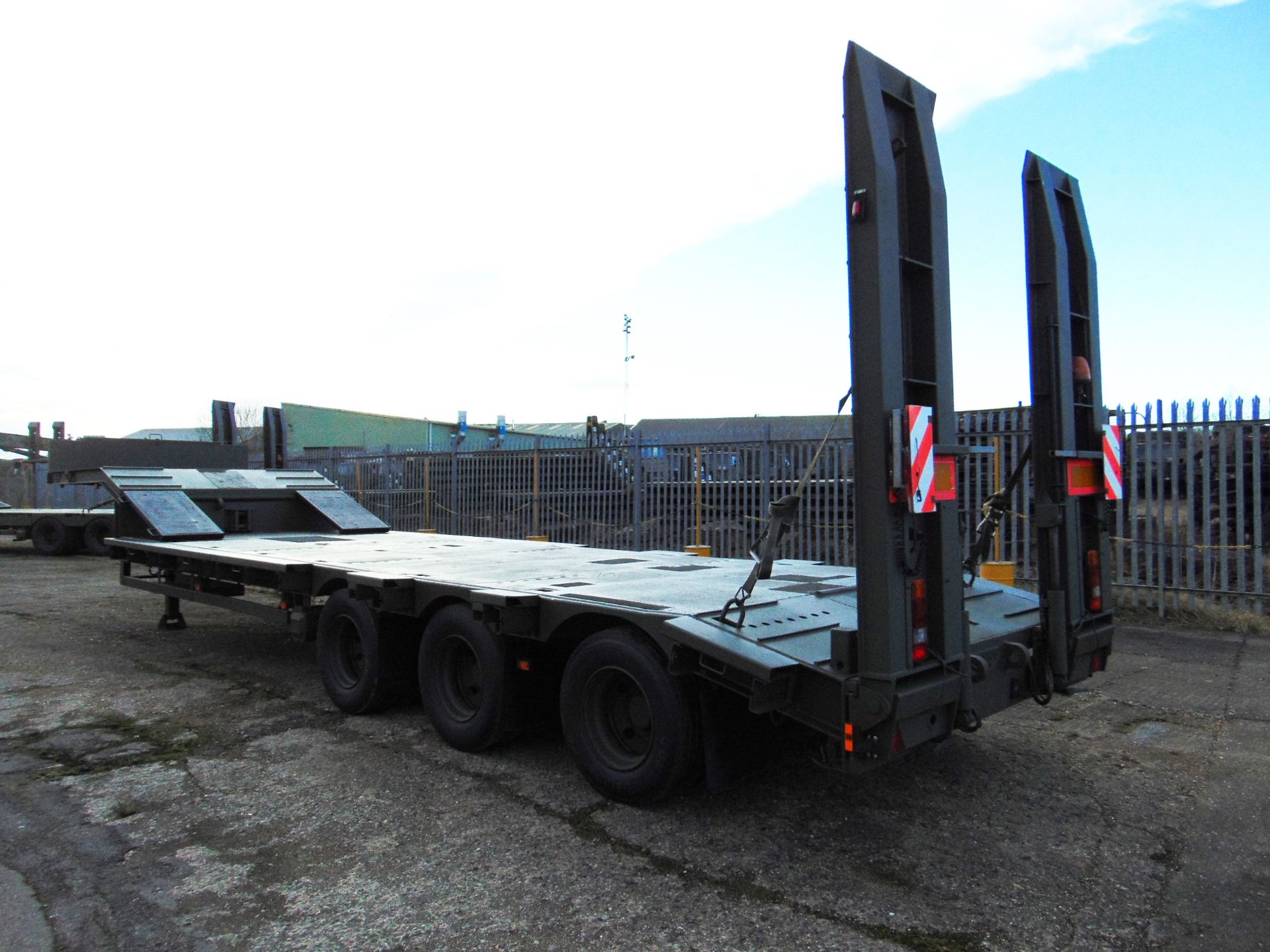 EX RESERVE Broshuis E-2130 Tri Axle Stepframe 59 Ton Trailer - Image 12 of 47