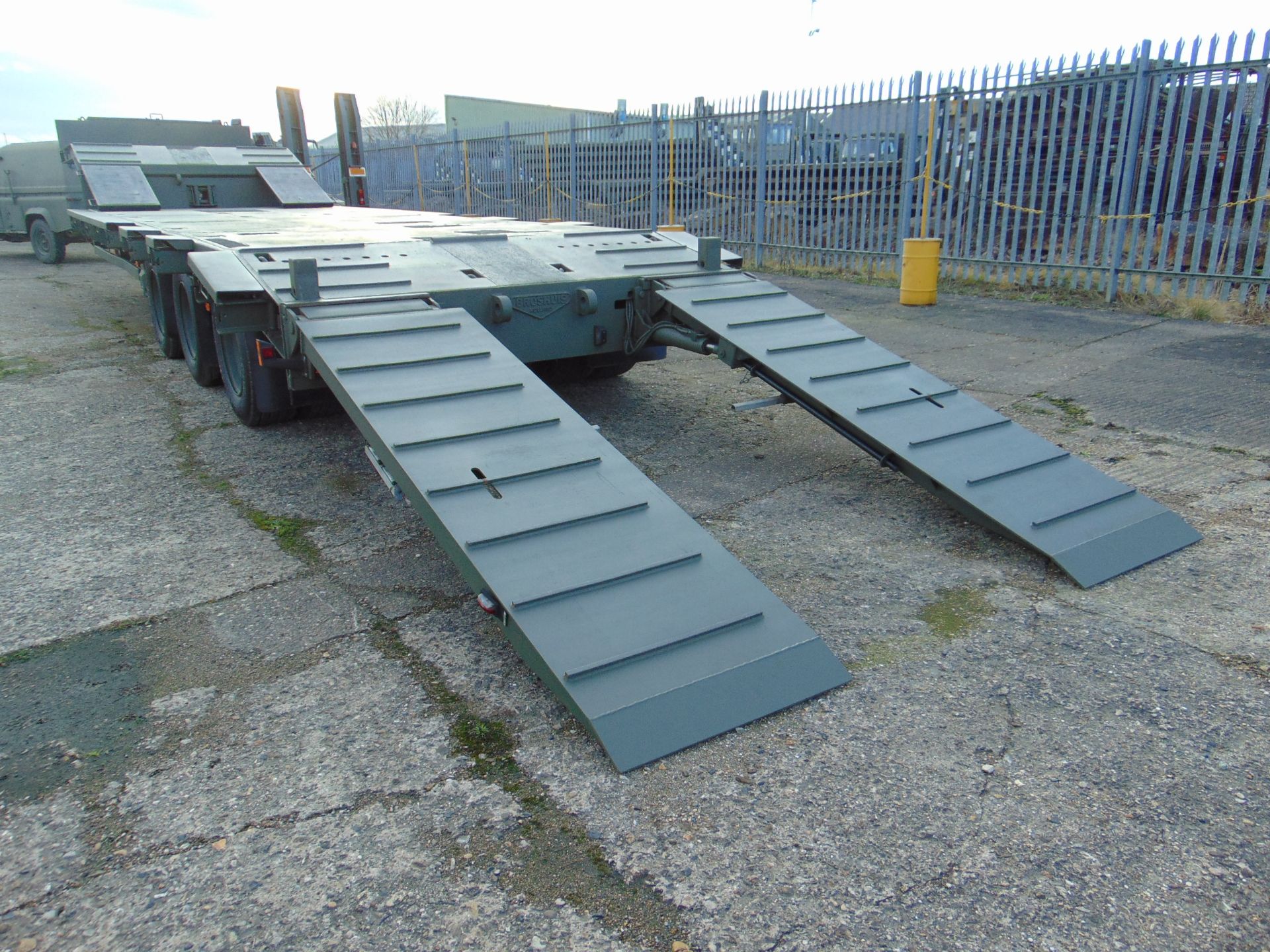 EX RESERVE Broshuis E-2130 Tri Axle Stepframe 59 Ton Trailer - Image 2 of 47