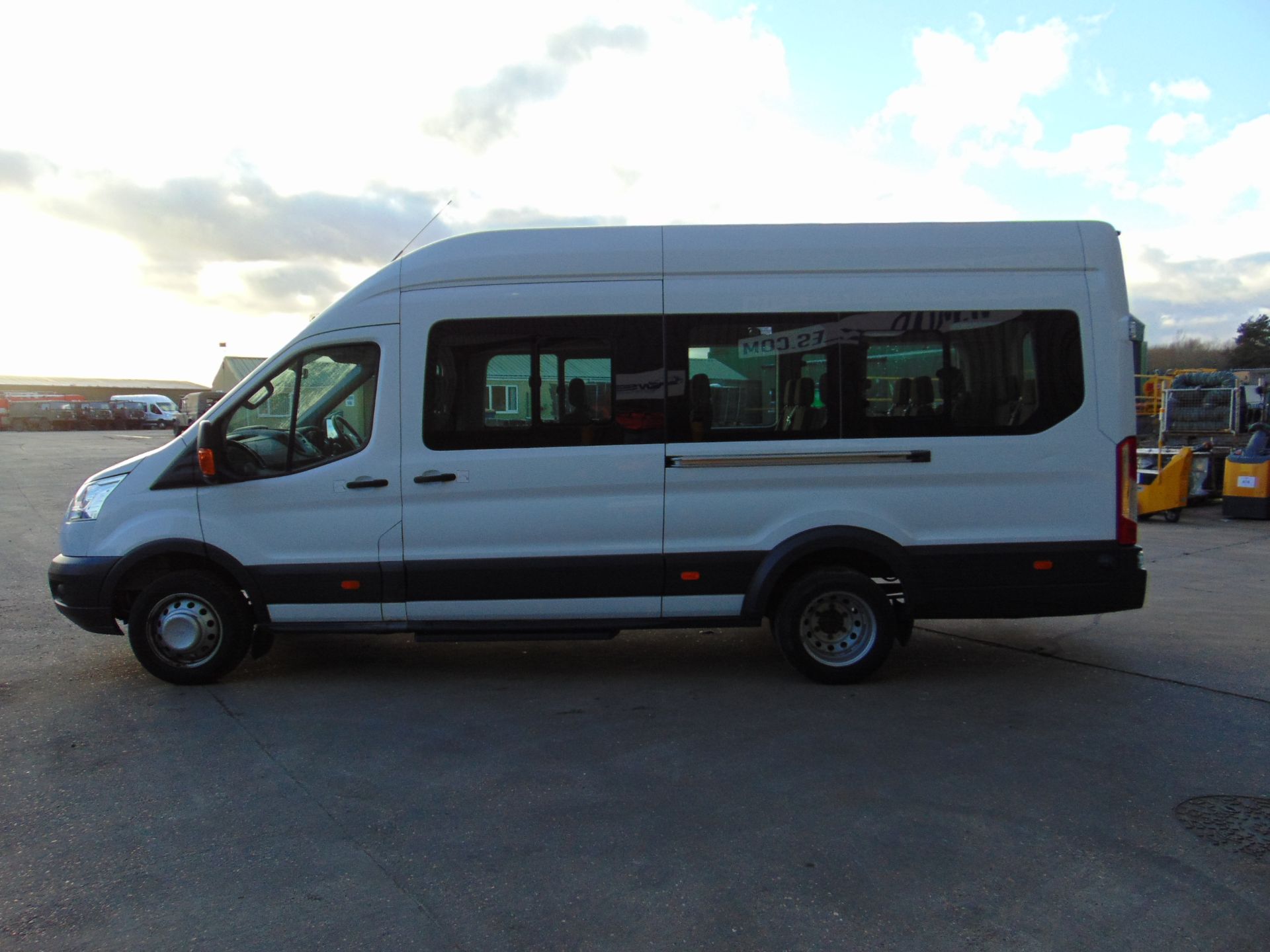 2014 Ford Transit 2.2 TDCI 460 17 Seat Minibus Only 72,000 kms ( 44,000 miles ) - Image 4 of 31