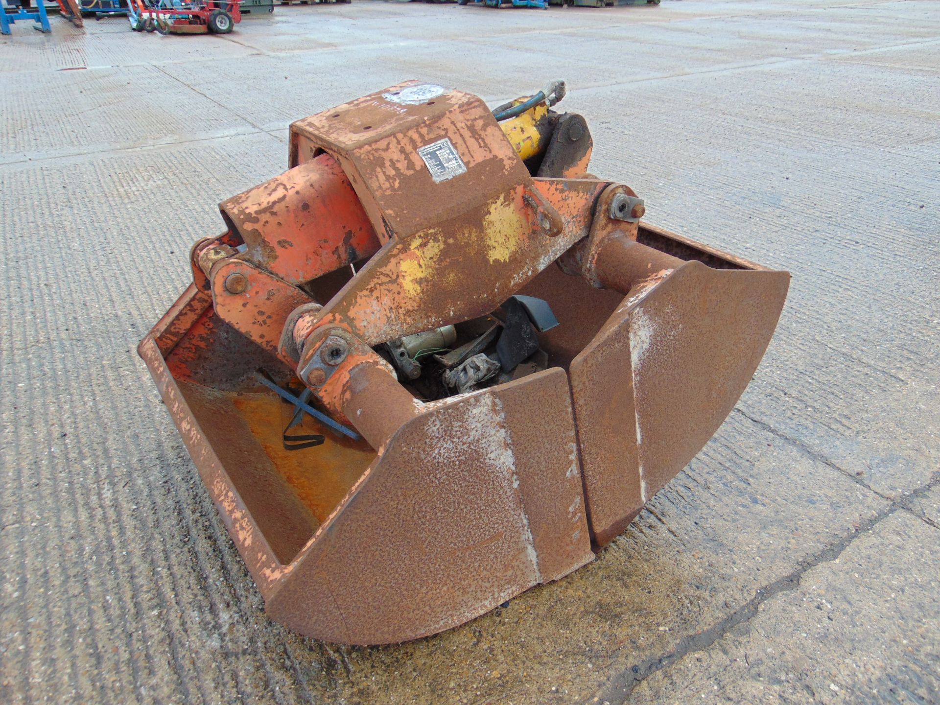 Clamshell Grab bucket - Image 2 of 6