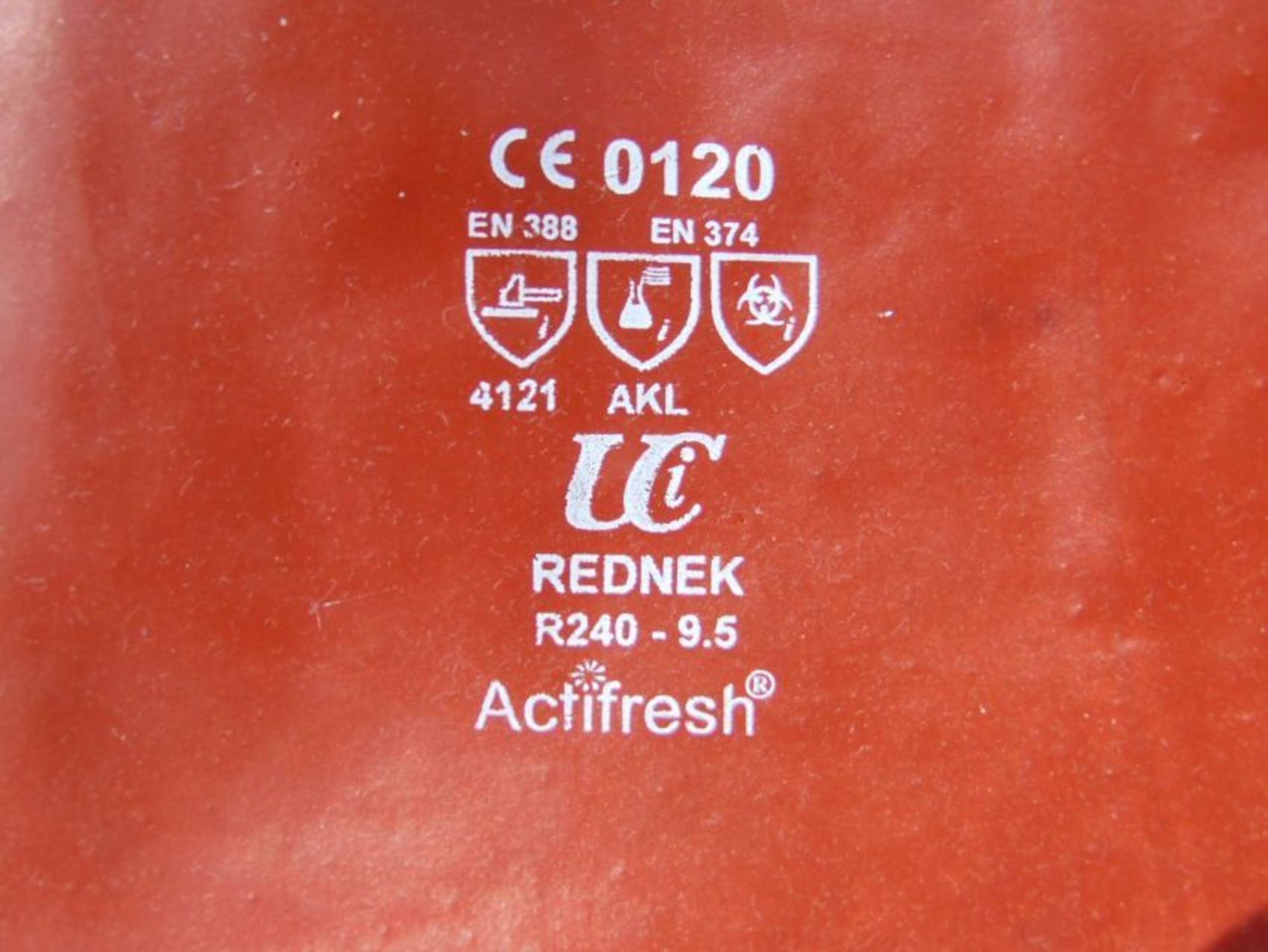 30 x Chemical & Solvent Rednek Red PVC Gauntlet Gloves - Image 3 of 3