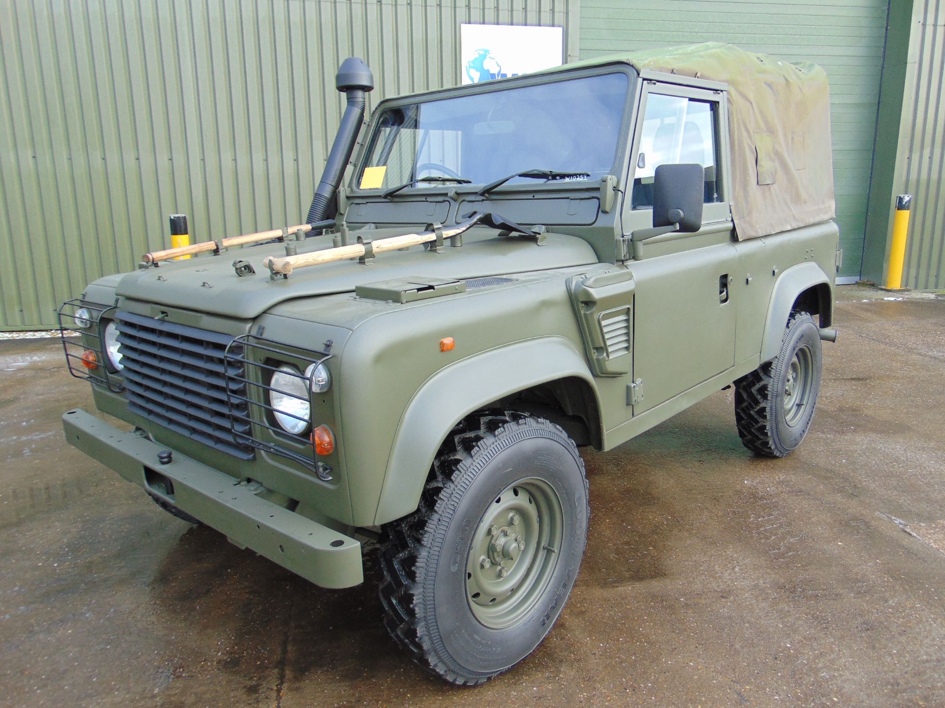 Land Rover Wolf 90 Soft Top ONLY 127,210km! - Image 9 of 30