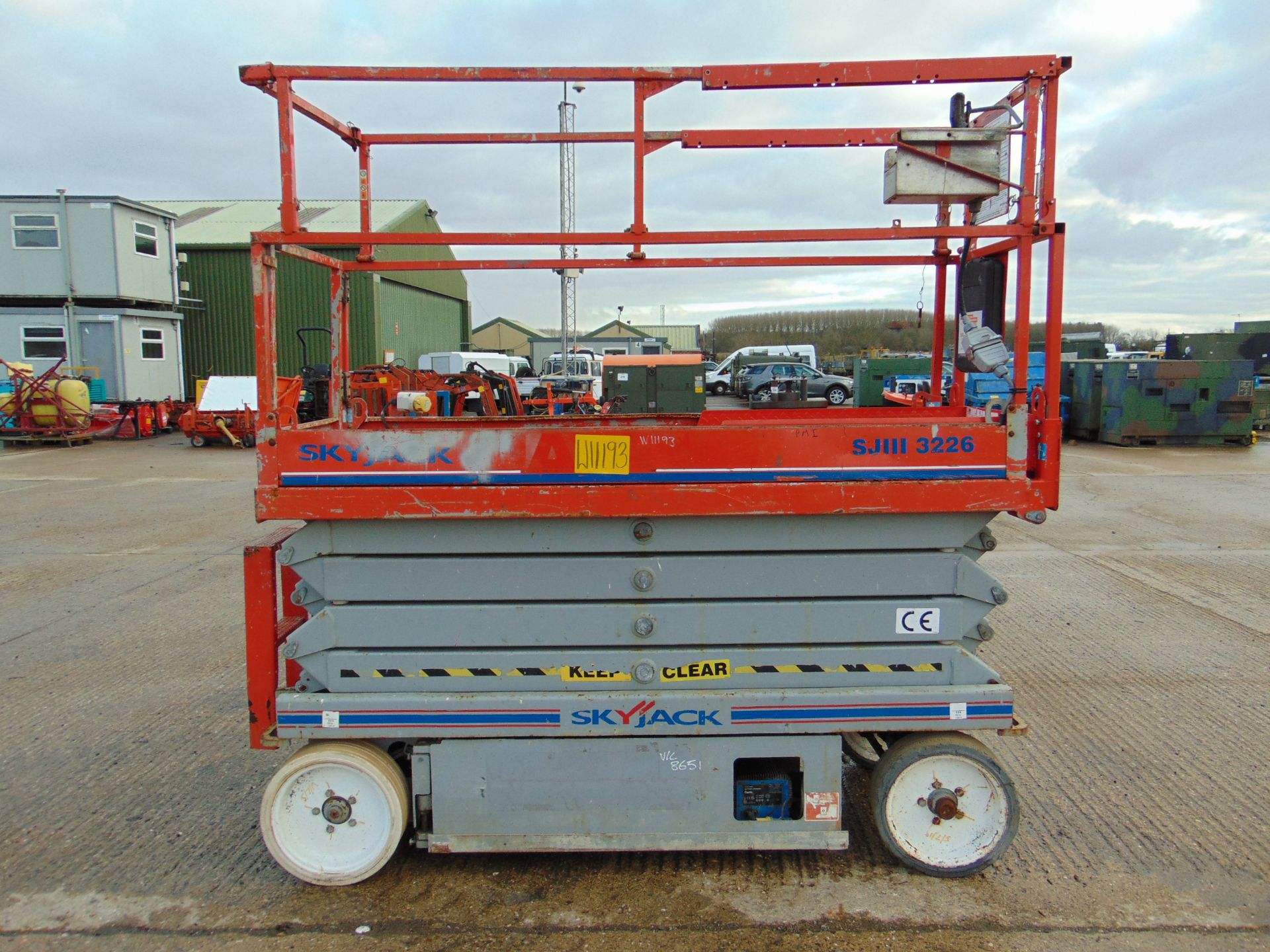 2010 Skyjack SJIII 3226 Electric Scissor Lift Access Platform ONLY 193 Hours! - Image 4 of 16